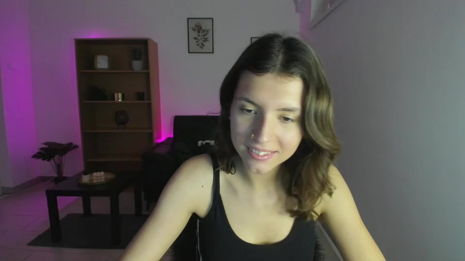 Gallery image thumbnail from SaraJaay18's myfreecams stream on, 12/04/2022, 11:57 image 7 of 20