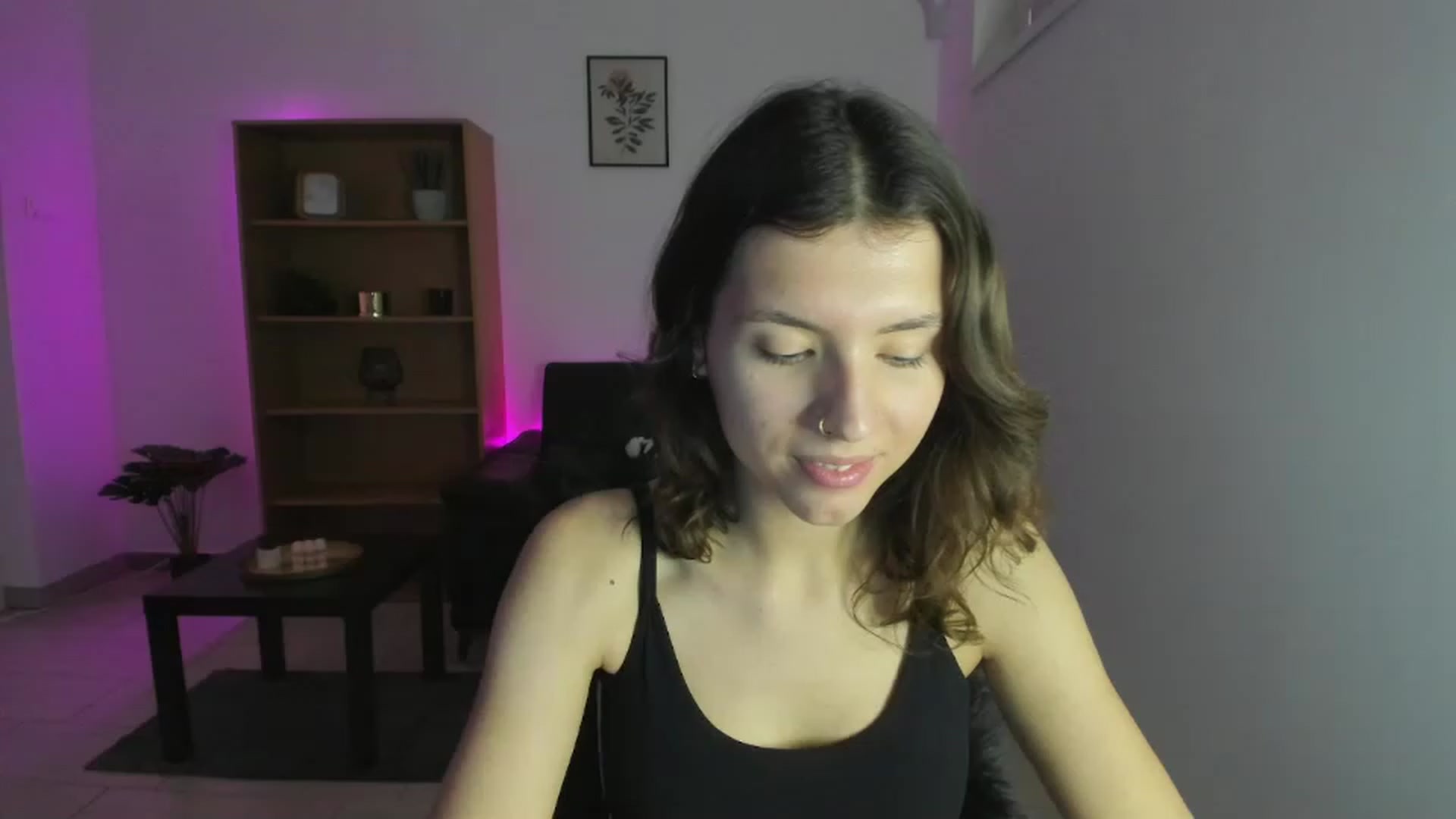 Gallery image thumbnail from SaraJaay18's myfreecams stream on, 12/04/2022, 11:57 image 17 of 20