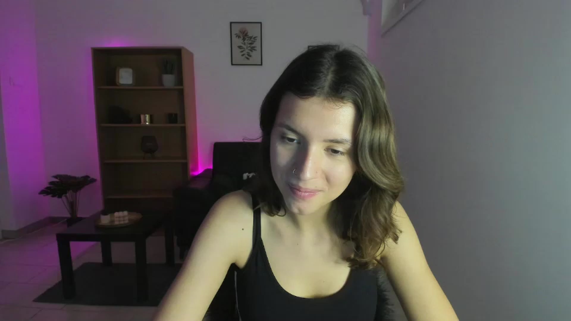 Gallery image thumbnail from SaraJaay18's myfreecams stream on, 12/04/2022, 11:57 image 10 of 20