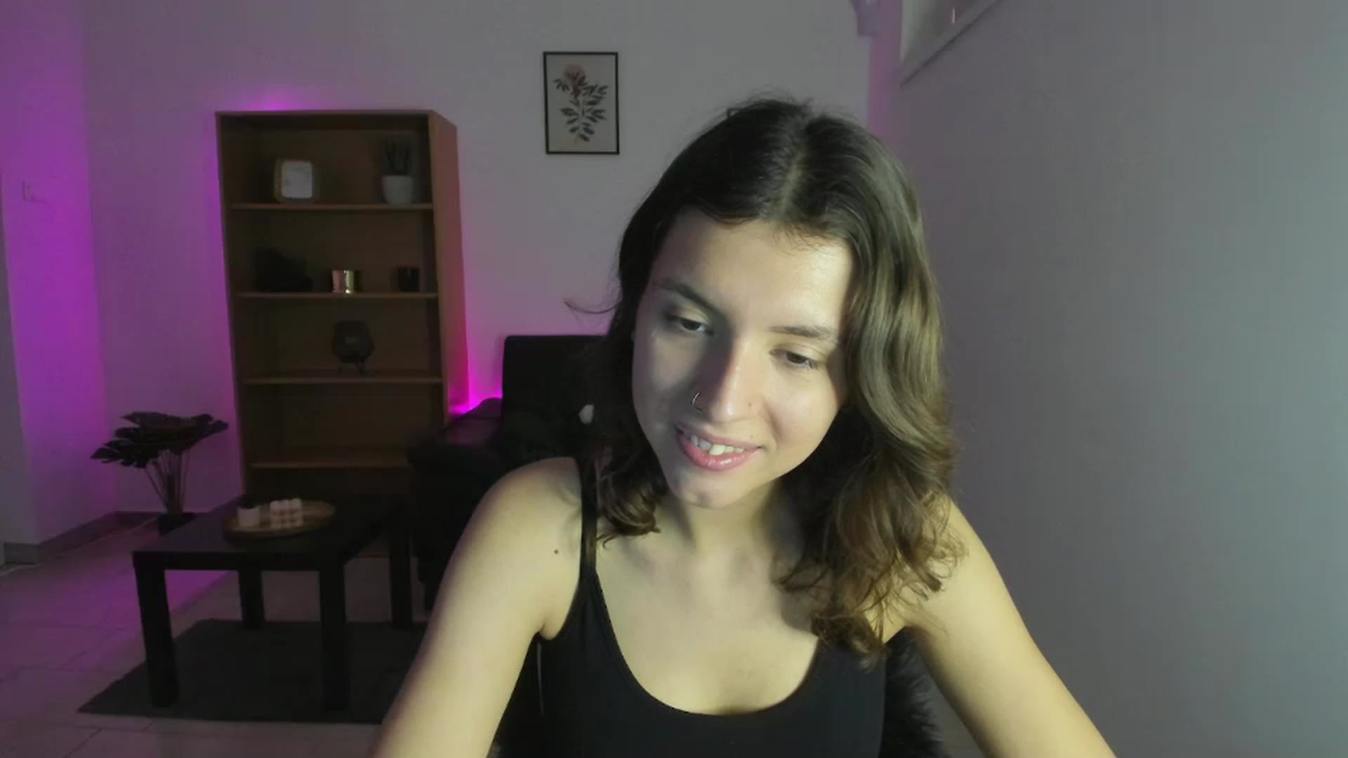 Gallery image thumbnail from SaraJaay18's myfreecams stream on, 12/04/2022, 11:57 image 19 of 20