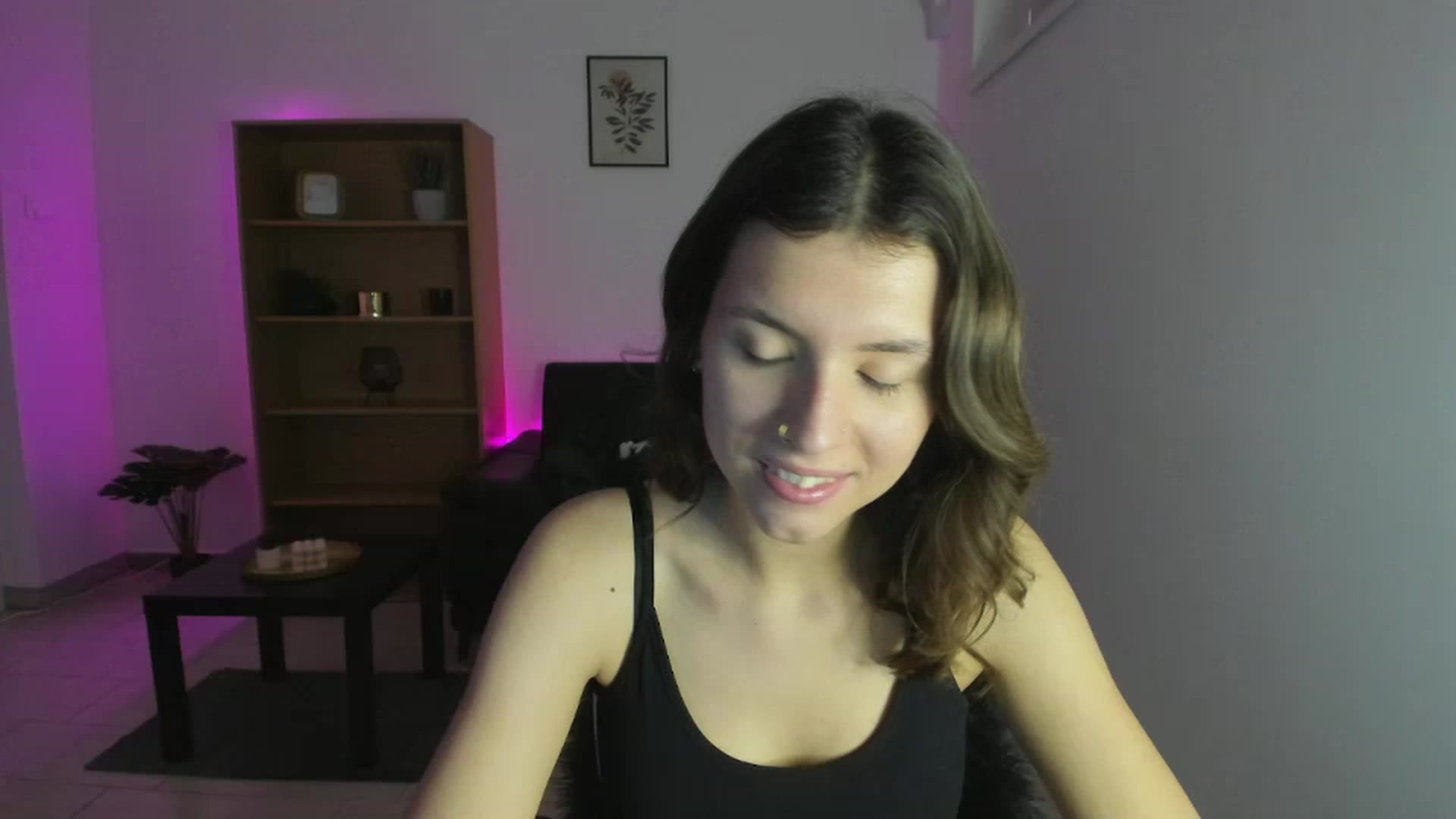 Gallery image thumbnail from SaraJaay18's myfreecams stream on, 12/04/2022, 11:57 image 3 of 20