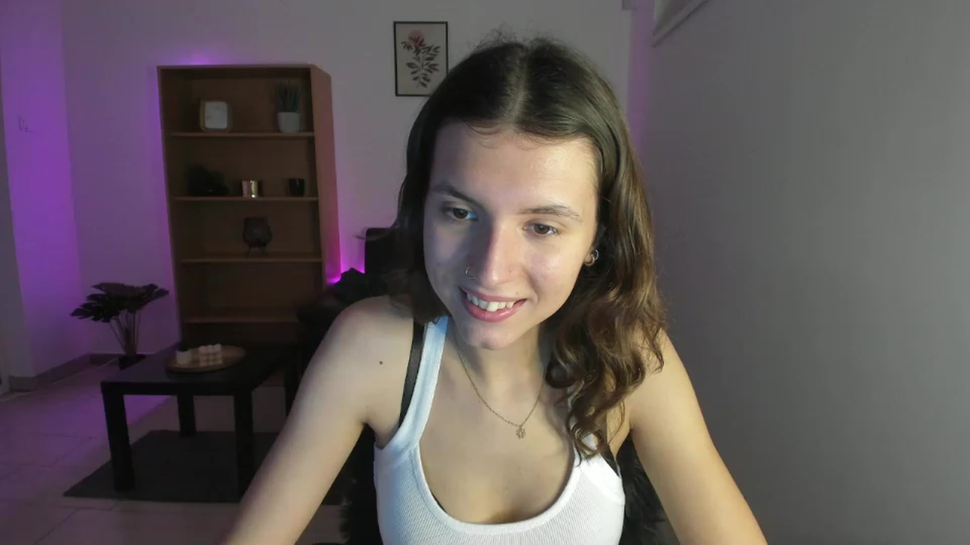 Gallery image thumbnail from SaraJaay18's myfreecams stream on, 12/16/2022, 15:00 image 20 of 20