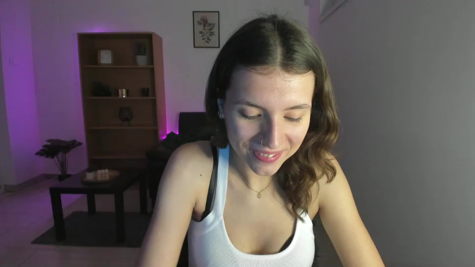 Gallery image thumbnail from SaraJaay18's myfreecams stream on, 12/16/2022, 15:00 image 2 of 20