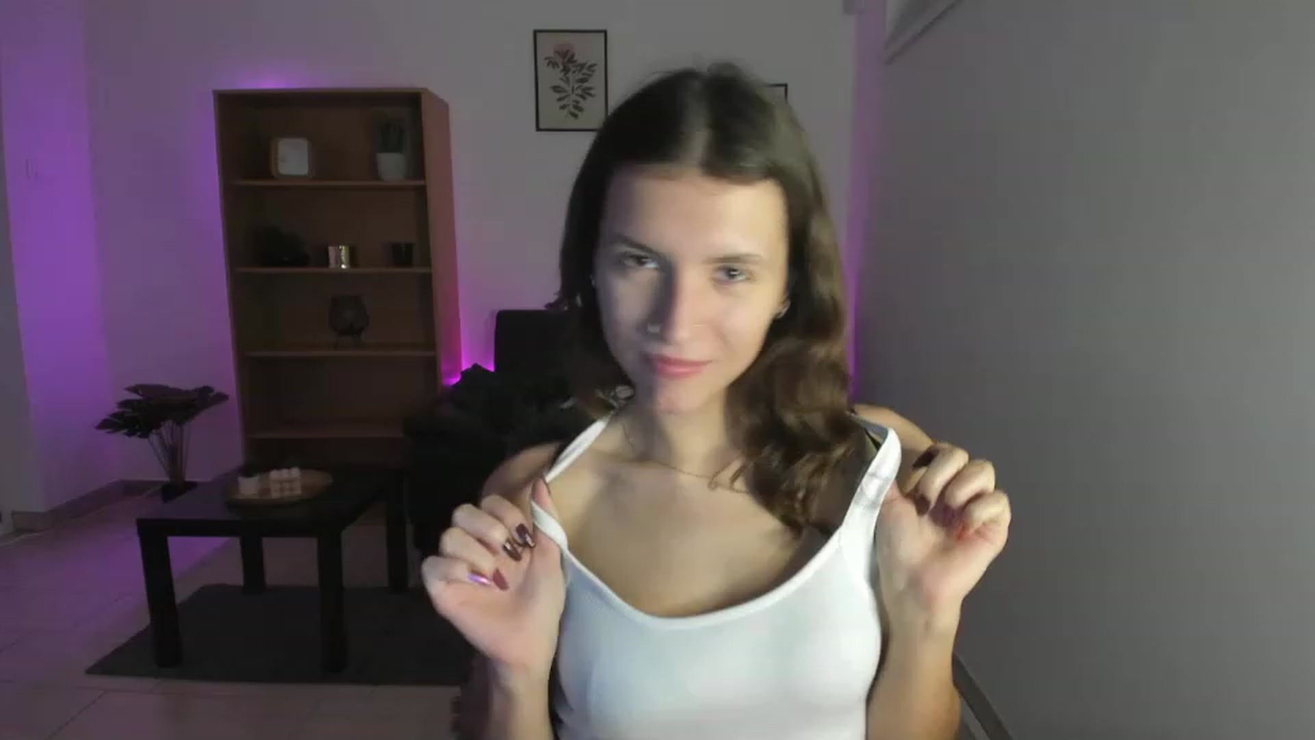Gallery image thumbnail from SaraJaay18's myfreecams stream on, 12/16/2022, 15:00 image 12 of 20
