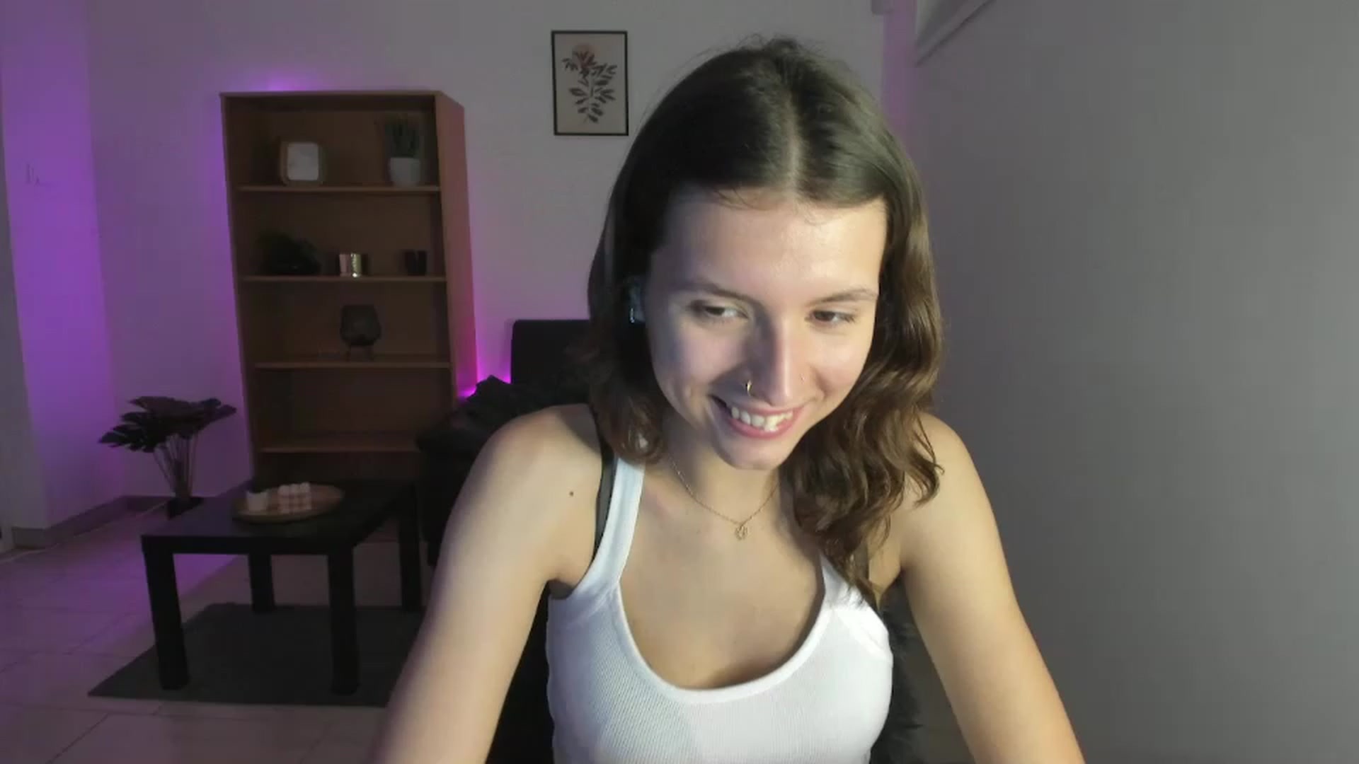 Gallery image thumbnail from SaraJaay18's myfreecams stream on, 12/16/2022, 15:00 image 13 of 20