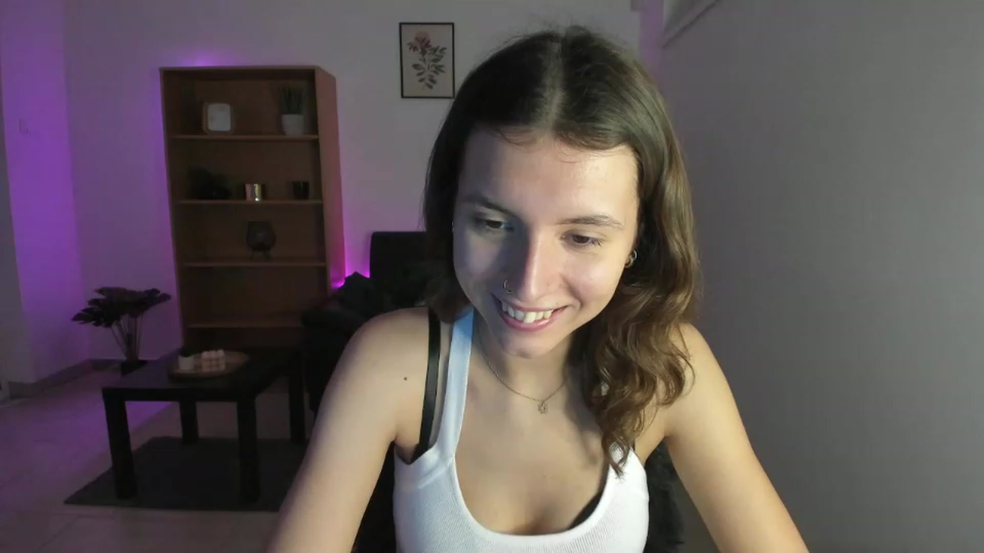 Gallery image thumbnail from SaraJaay18's myfreecams stream on, 12/16/2022, 15:00 image 4 of 20