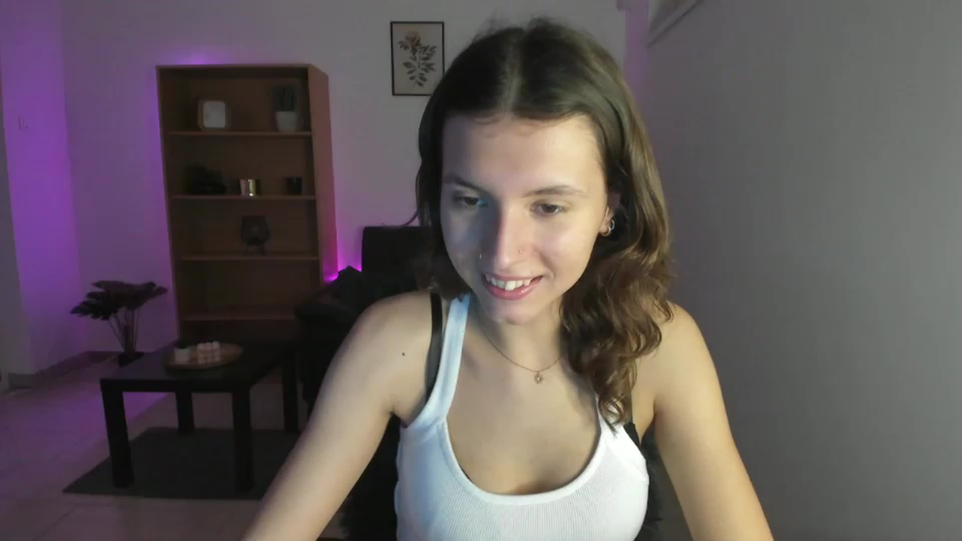Gallery image thumbnail from SaraJaay18's myfreecams stream on, 12/16/2022, 15:00 image 18 of 20