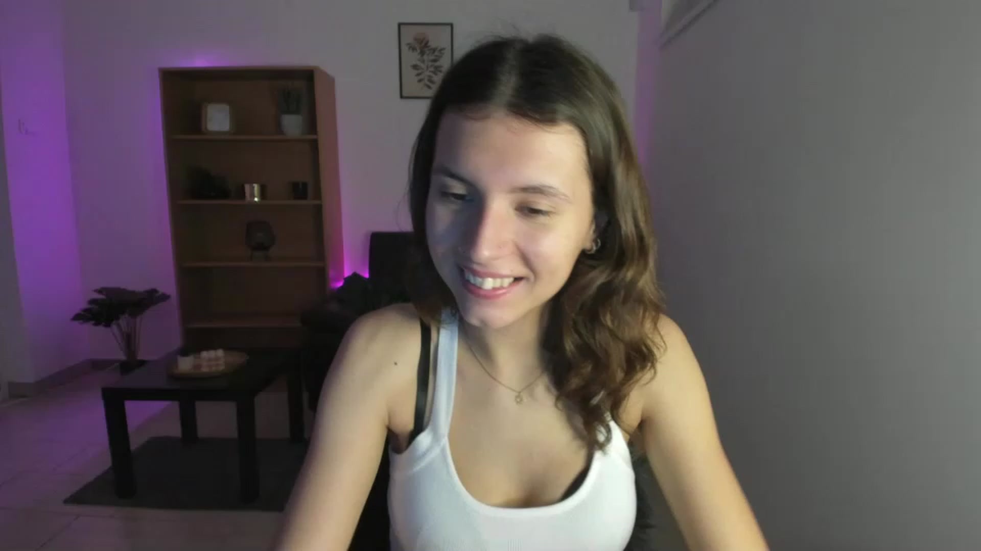 Gallery image thumbnail from SaraJaay18's myfreecams stream on, 12/16/2022, 15:00 image 9 of 20