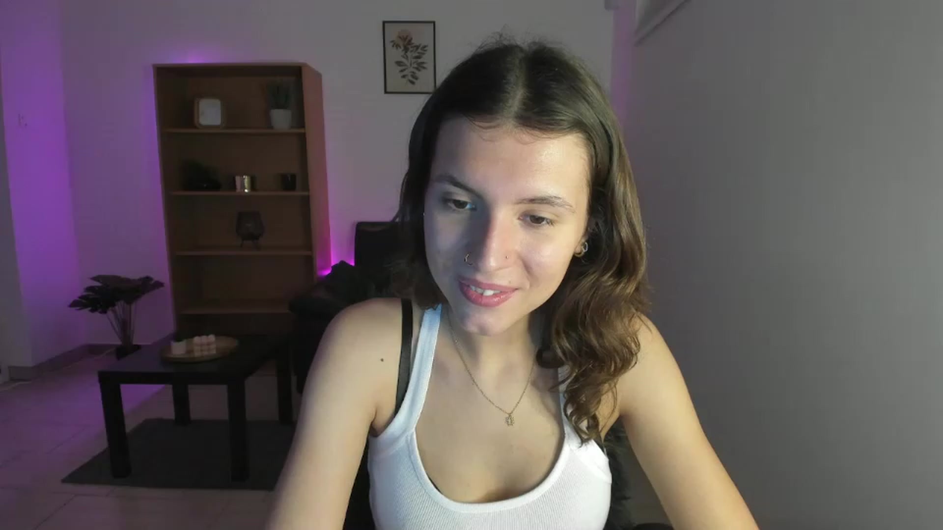Gallery image thumbnail from SaraJaay18's myfreecams stream on, 12/16/2022, 15:00 image 19 of 20
