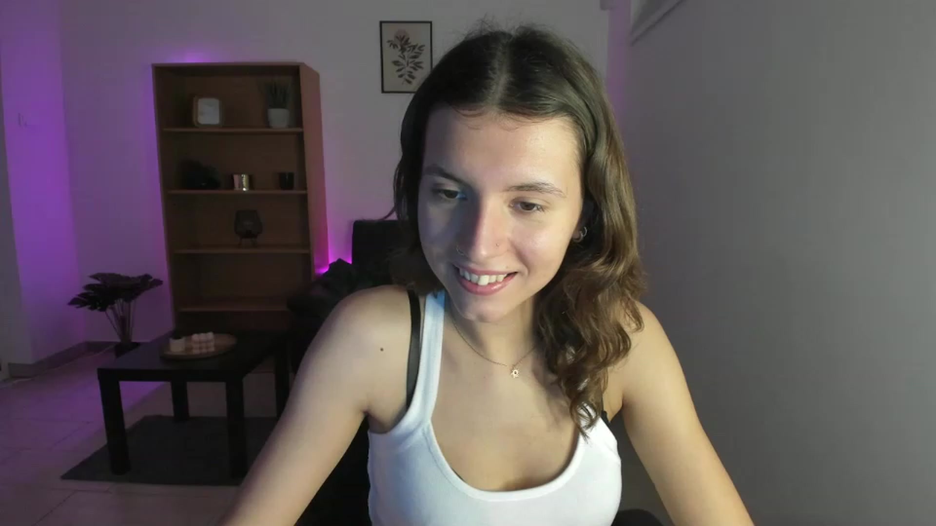Gallery image thumbnail from SaraJaay18's myfreecams stream on, 12/16/2022, 15:00 image 17 of 20