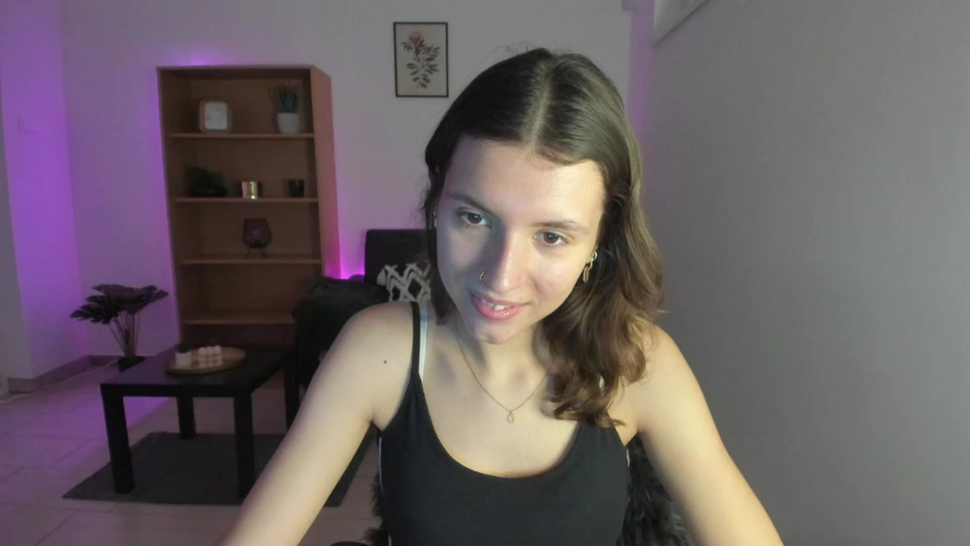 Gallery image thumbnail from SaraJaay18's myfreecams stream on, 12/19/2022, 11:08 image 1 of 20