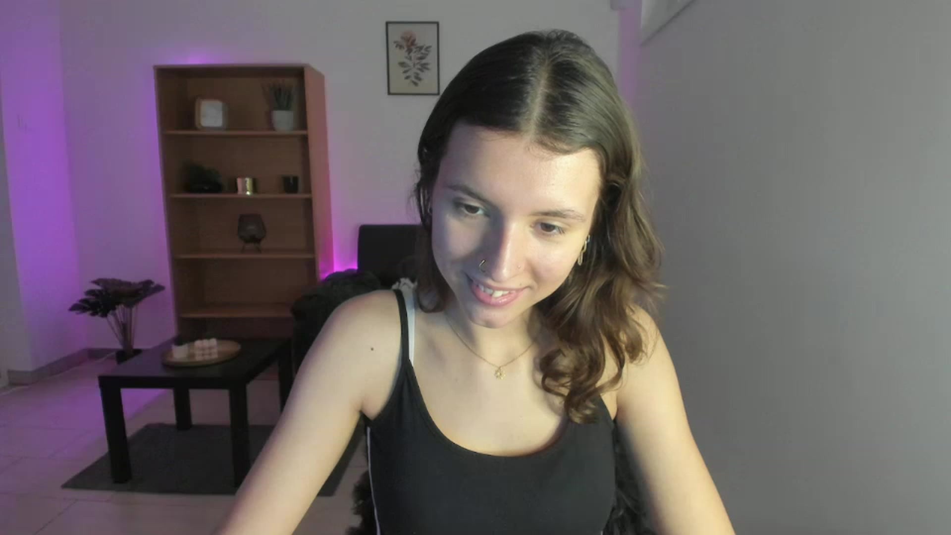 Gallery image thumbnail from SaraJaay18's myfreecams stream on, 12/19/2022, 11:08 image 11 of 20