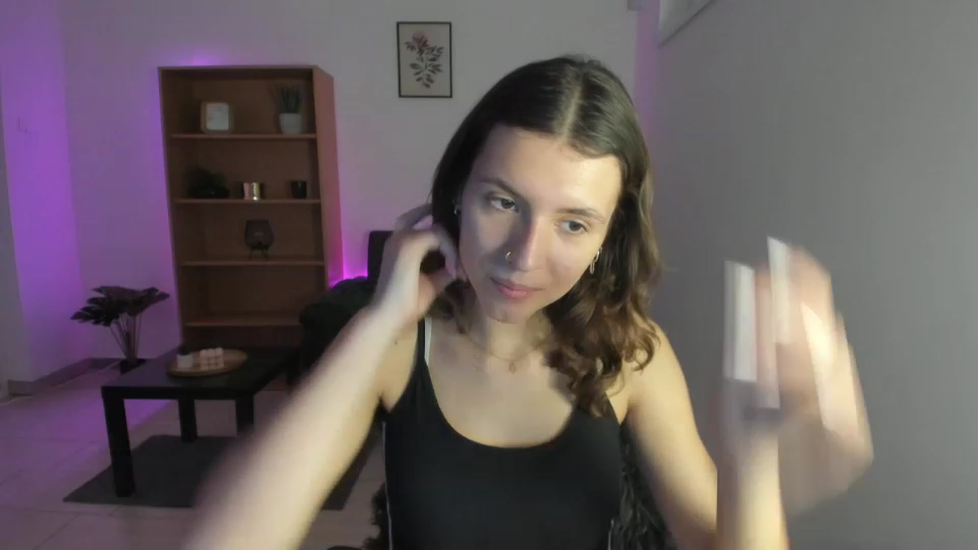 Gallery image thumbnail from SaraJaay18's myfreecams stream on, 12/19/2022, 11:08 image 17 of 20