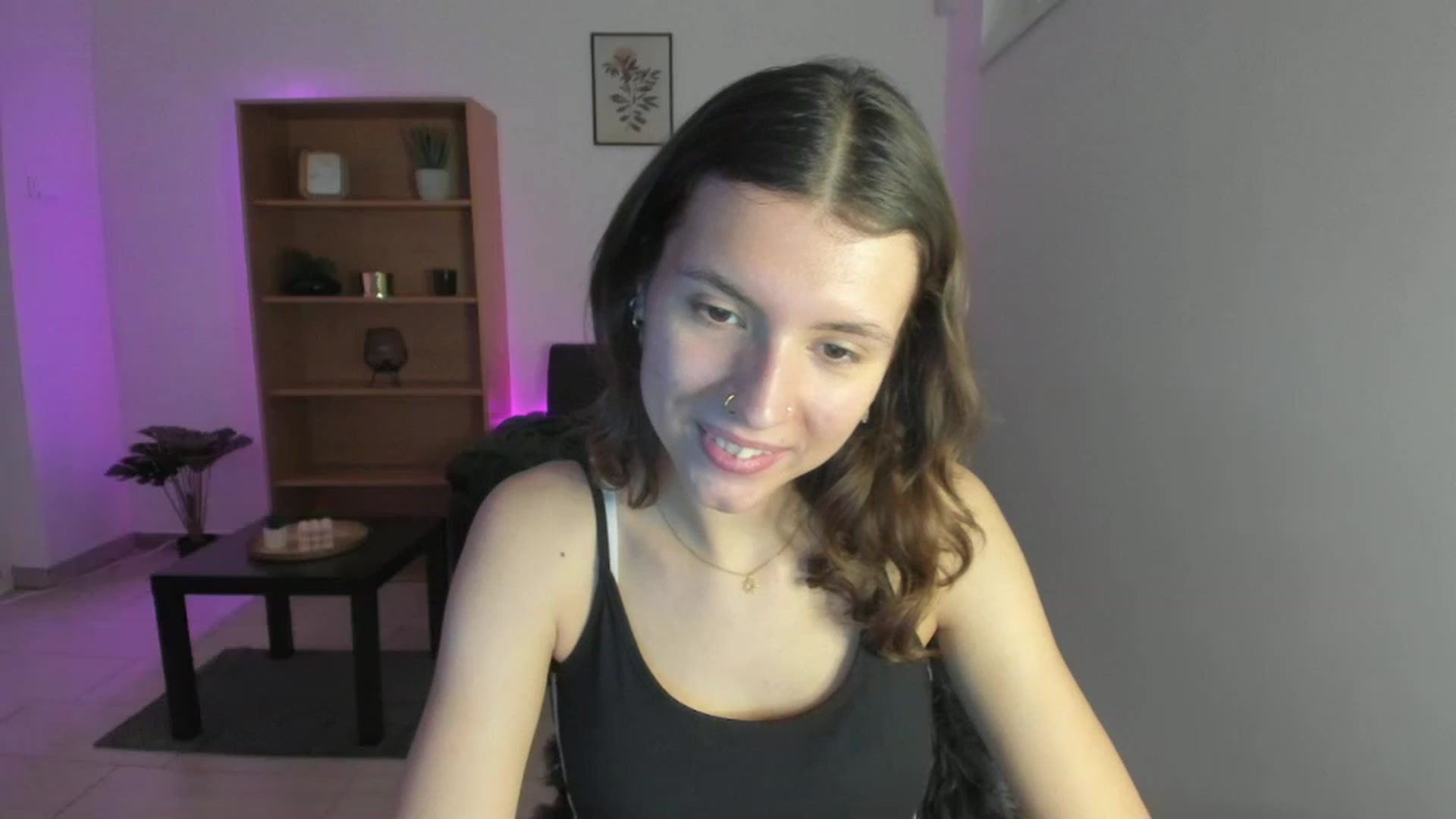 Gallery image thumbnail from SaraJaay18's myfreecams stream on, 12/19/2022, 11:08 image 12 of 20