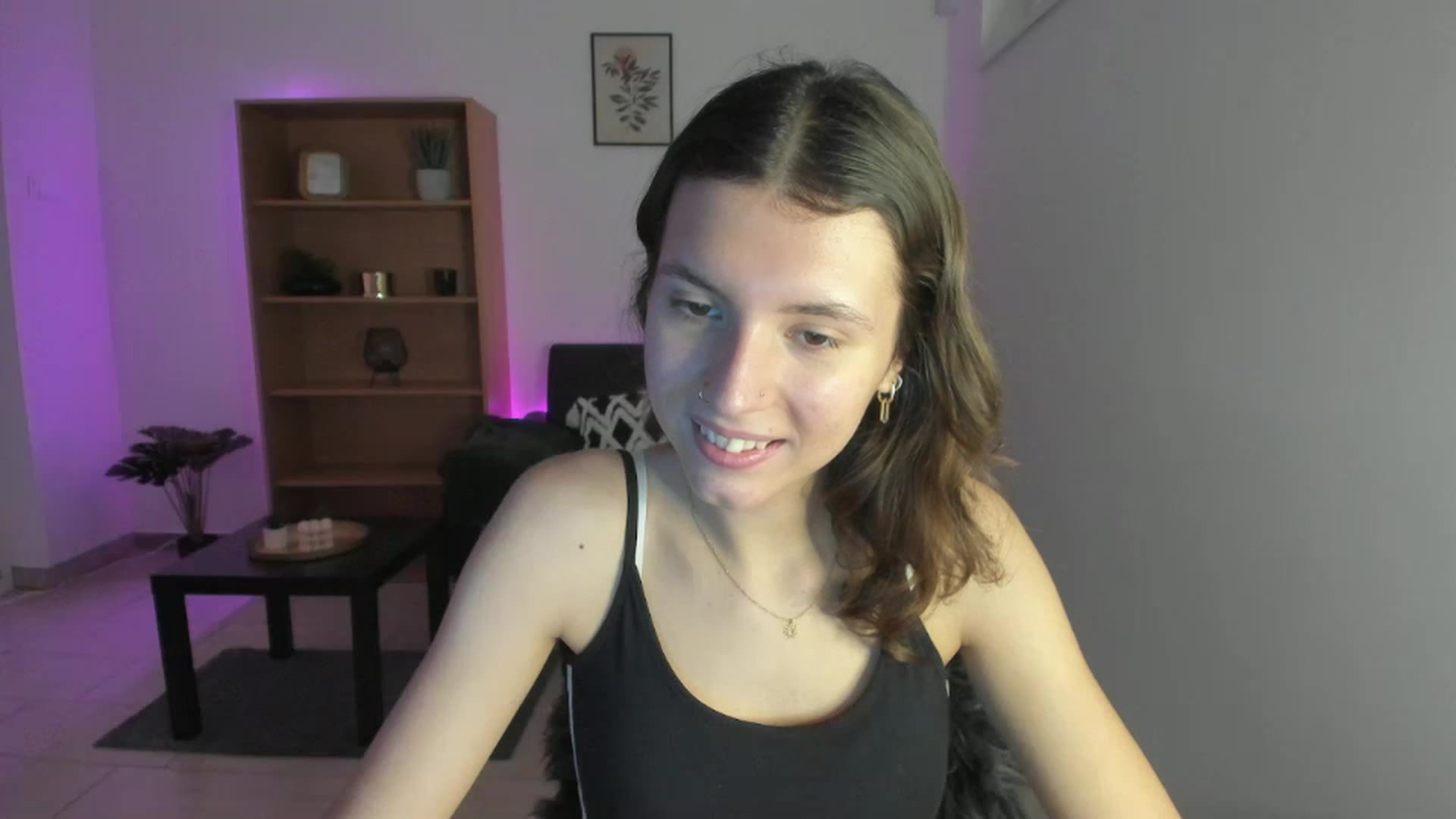 Gallery image thumbnail from SaraJaay18's myfreecams stream on, 12/19/2022, 11:08 image 4 of 20