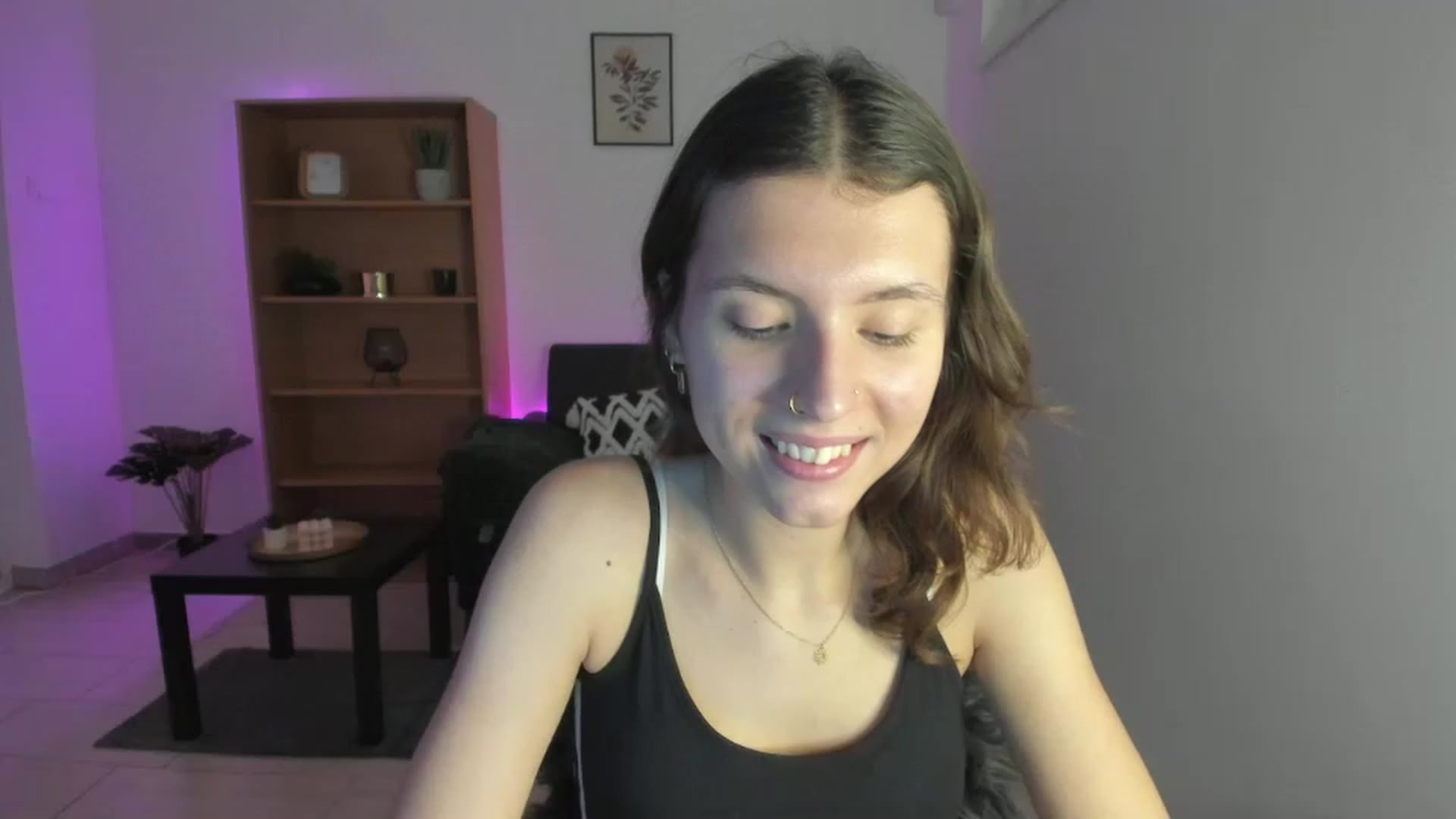 Gallery image thumbnail from SaraJaay18's myfreecams stream on, 12/19/2022, 11:08 image 6 of 20