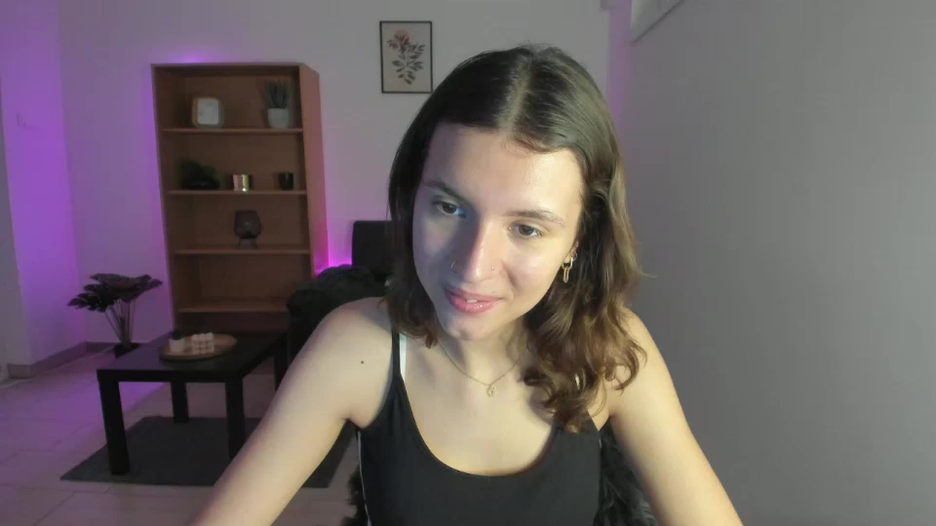 Gallery image thumbnail from SaraJaay18's myfreecams stream on, 12/19/2022, 11:08 image 16 of 20
