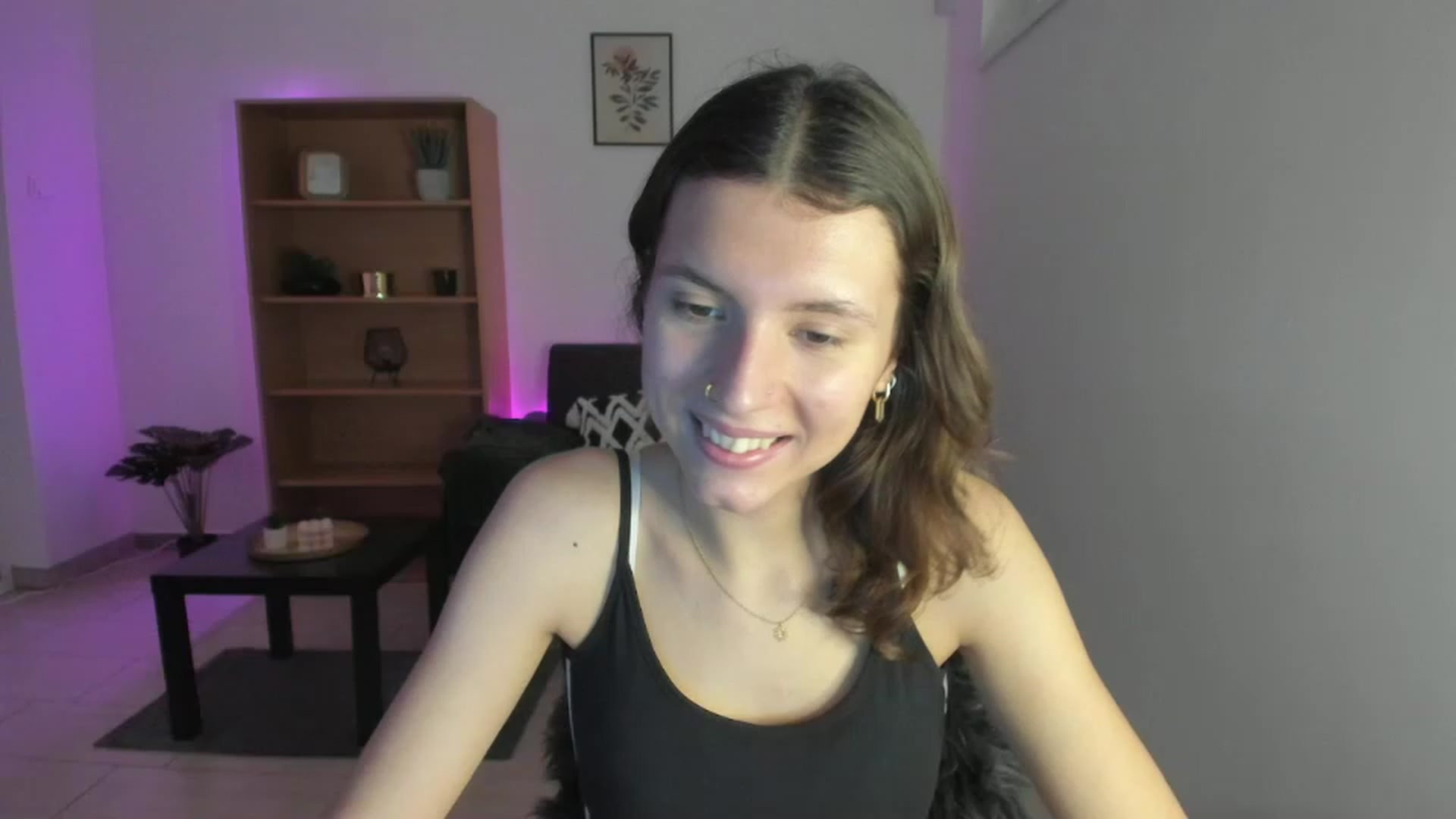 Gallery image thumbnail from SaraJaay18's myfreecams stream on, 12/19/2022, 11:08 image 5 of 20