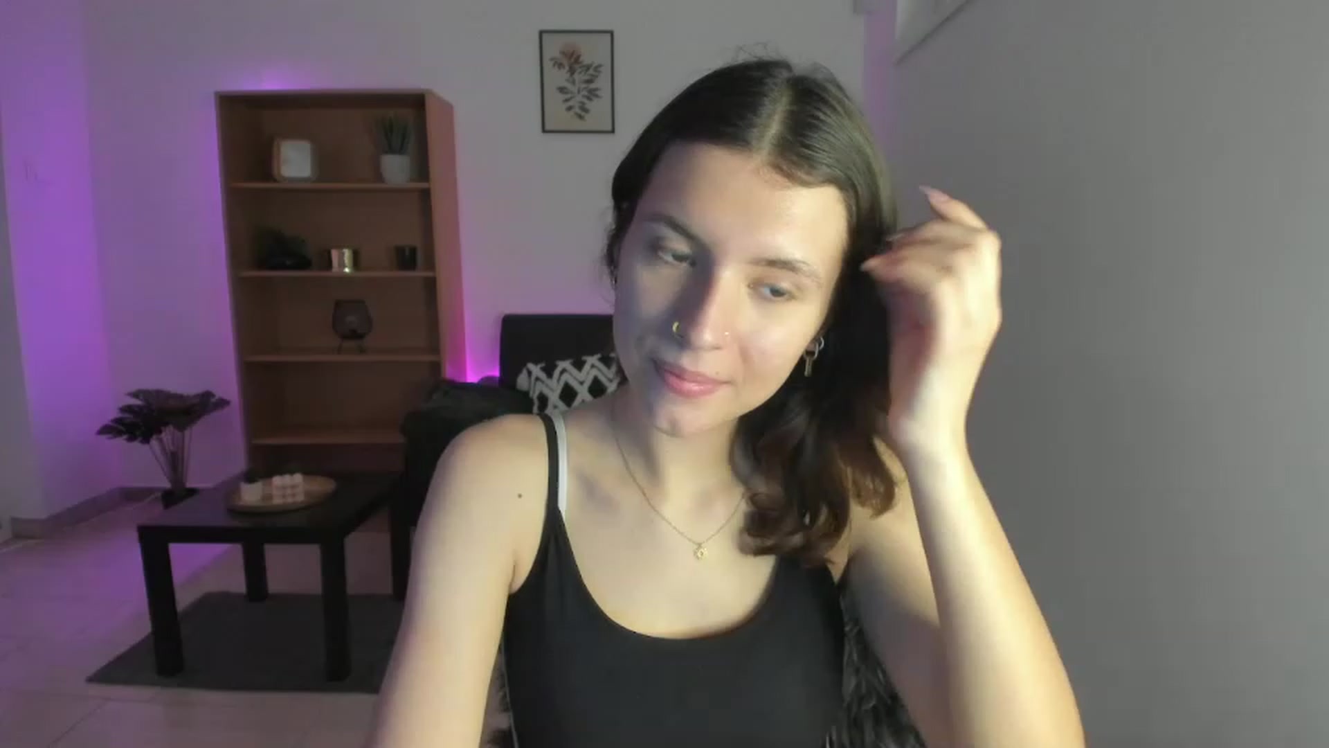 Gallery image thumbnail from SaraJaay18's myfreecams stream on, 12/19/2022, 11:08 image 3 of 20