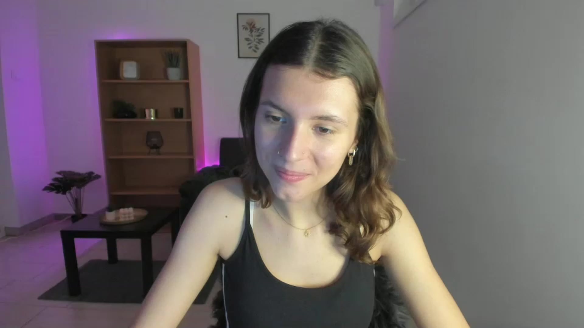 Gallery image thumbnail from SaraJaay18's myfreecams stream on, 12/19/2022, 11:08 image 14 of 20