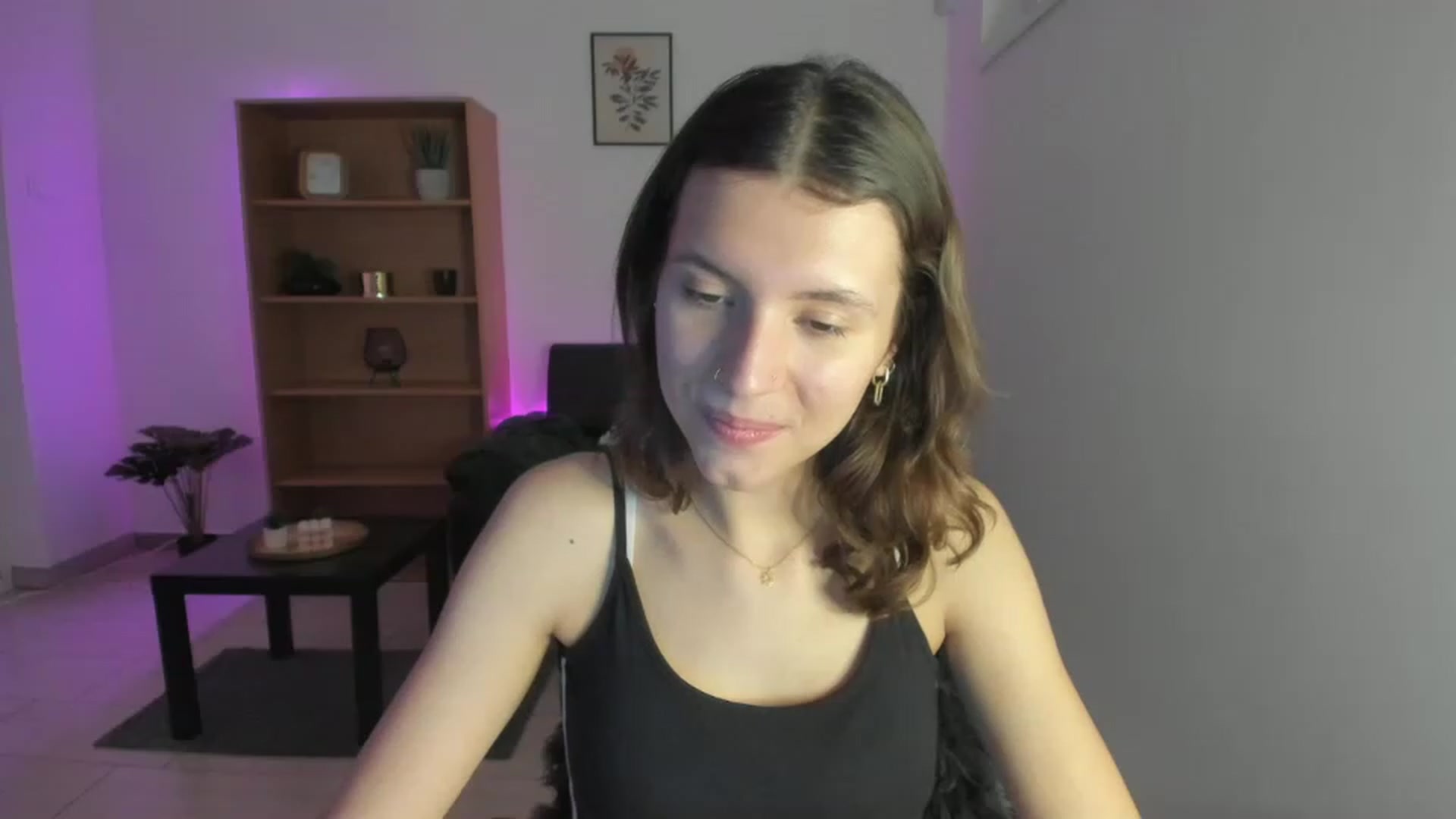 Gallery image thumbnail from SaraJaay18's myfreecams stream on, 12/19/2022, 11:08 image 15 of 20