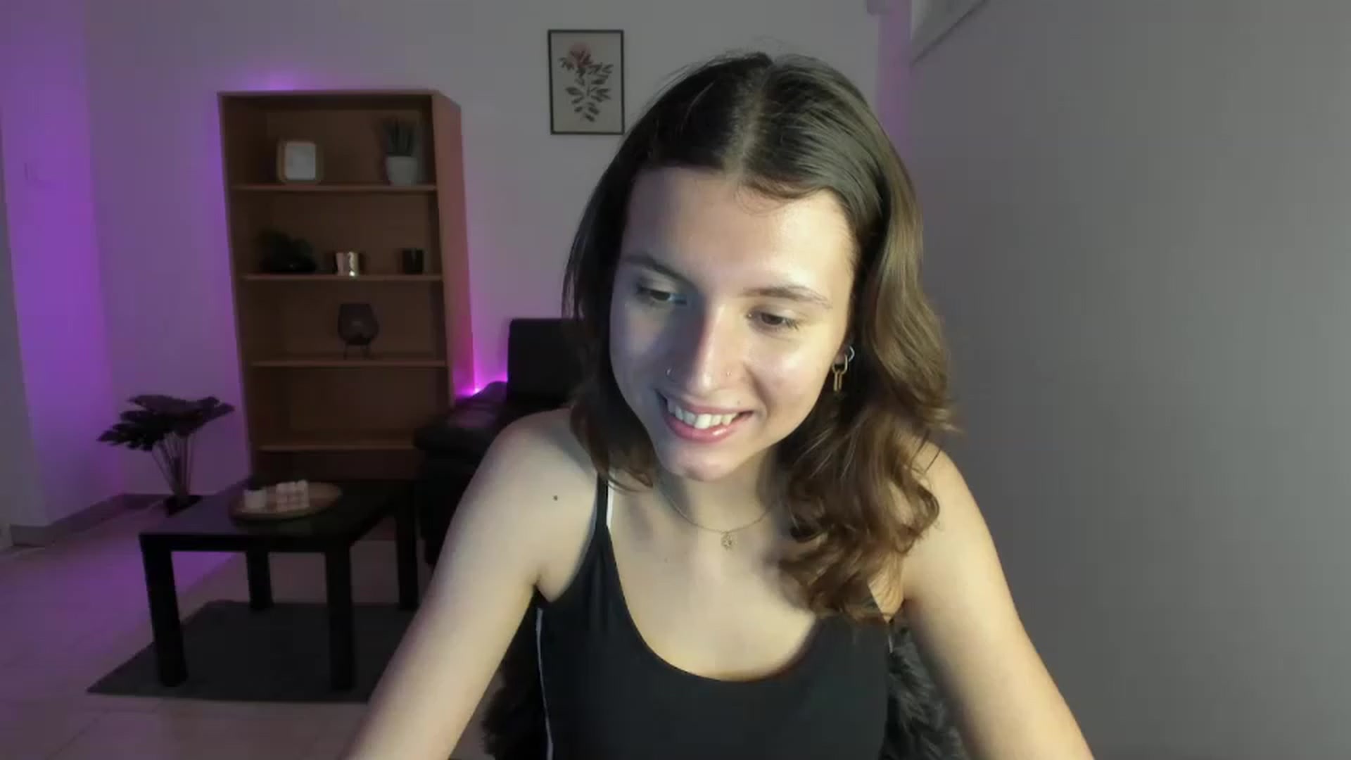 Gallery image thumbnail from SaraJaay18's myfreecams stream on, 12/19/2022, 13:37 image 4 of 20