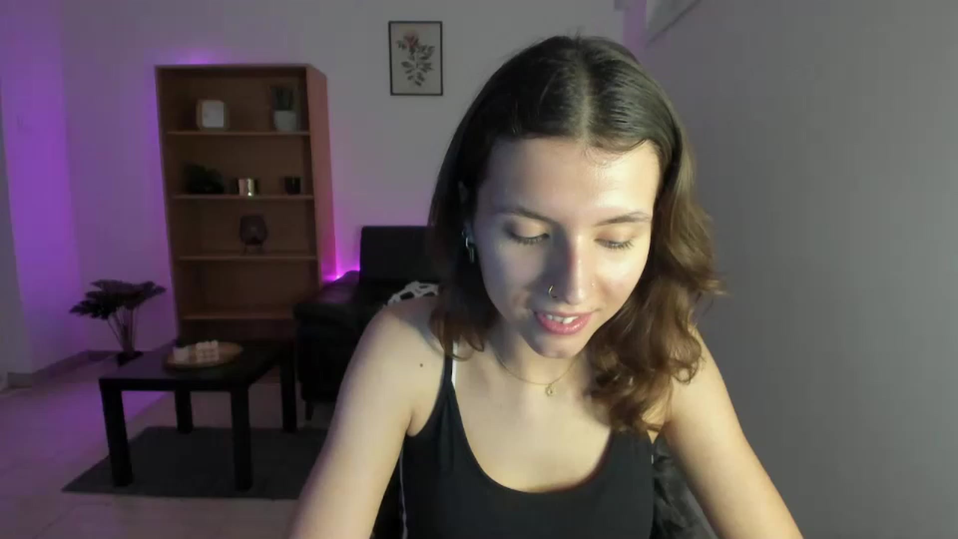Gallery image thumbnail from SaraJaay18's myfreecams stream on, 12/19/2022, 13:37 image 6 of 20