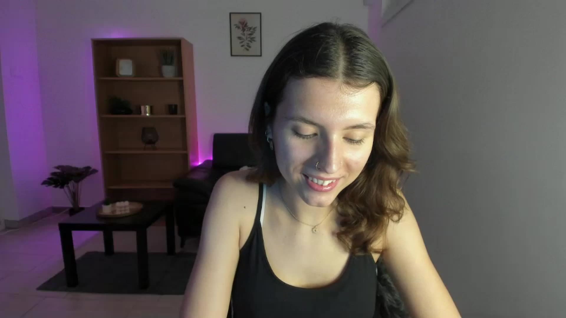 Gallery image thumbnail from SaraJaay18's myfreecams stream on, 12/19/2022, 13:37 image 5 of 20