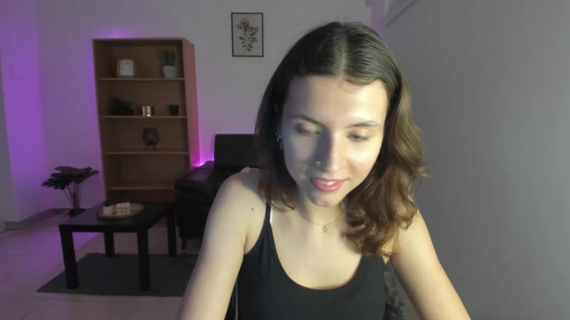 Gallery image thumbnail from SaraJaay18's myfreecams stream on, 12/19/2022, 13:37 image 3 of 20