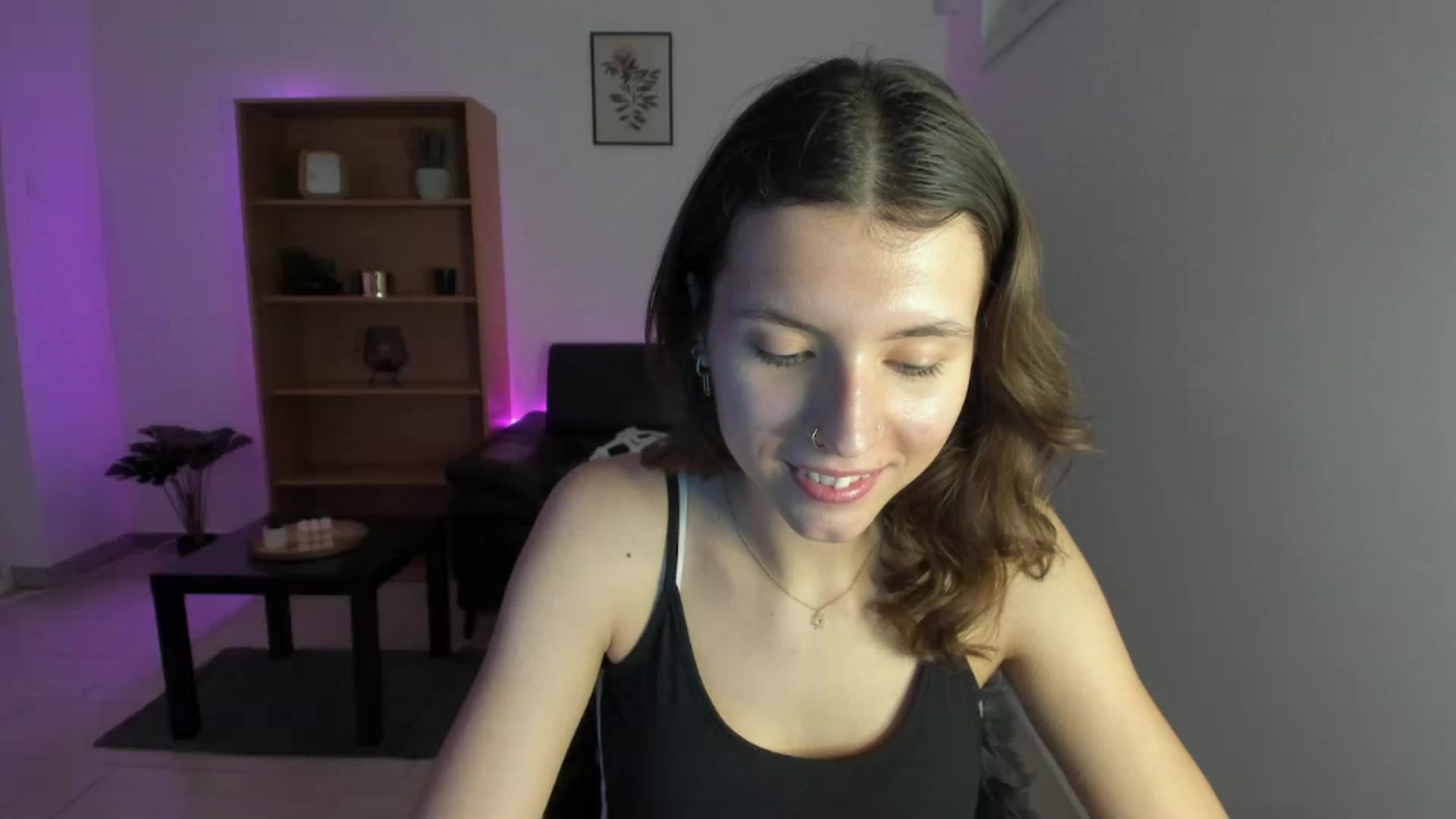 Gallery image thumbnail from SaraJaay18's myfreecams stream on, 12/19/2022, 13:37 image 16 of 20