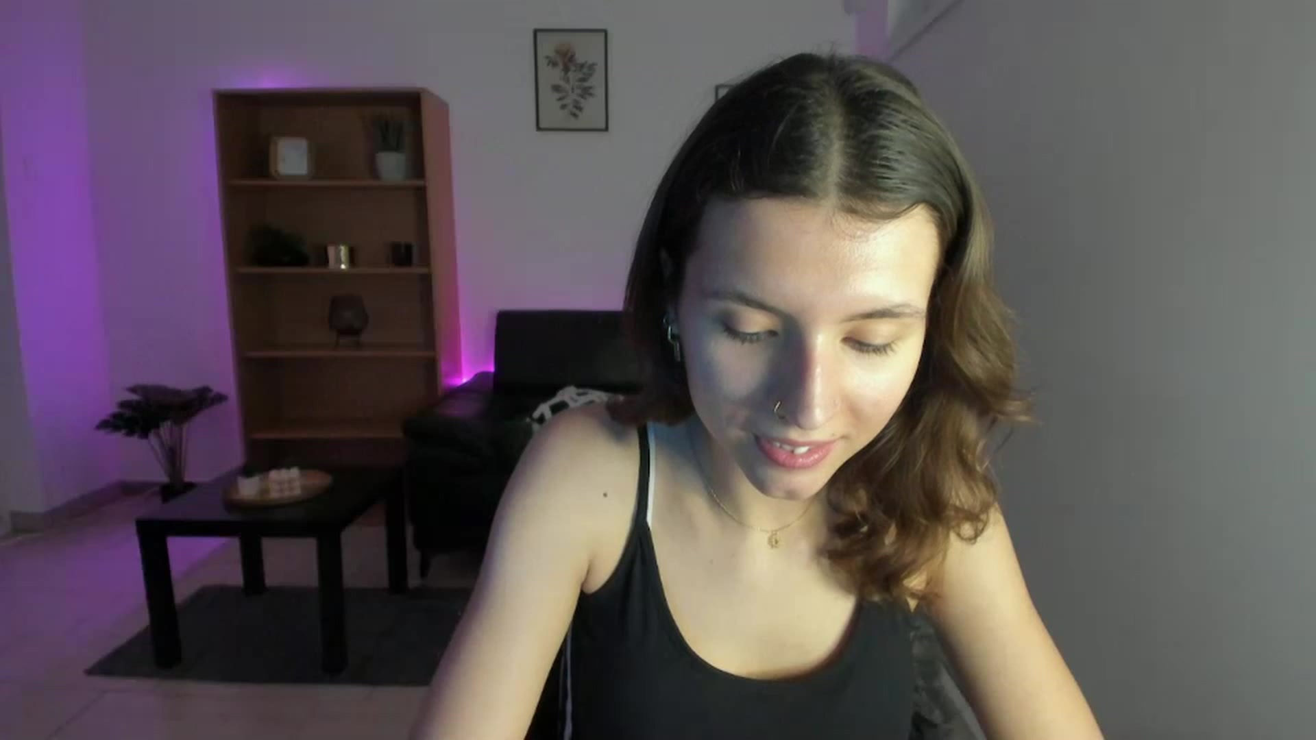 Gallery image thumbnail from SaraJaay18's myfreecams stream on, 12/19/2022, 13:37 image 9 of 20