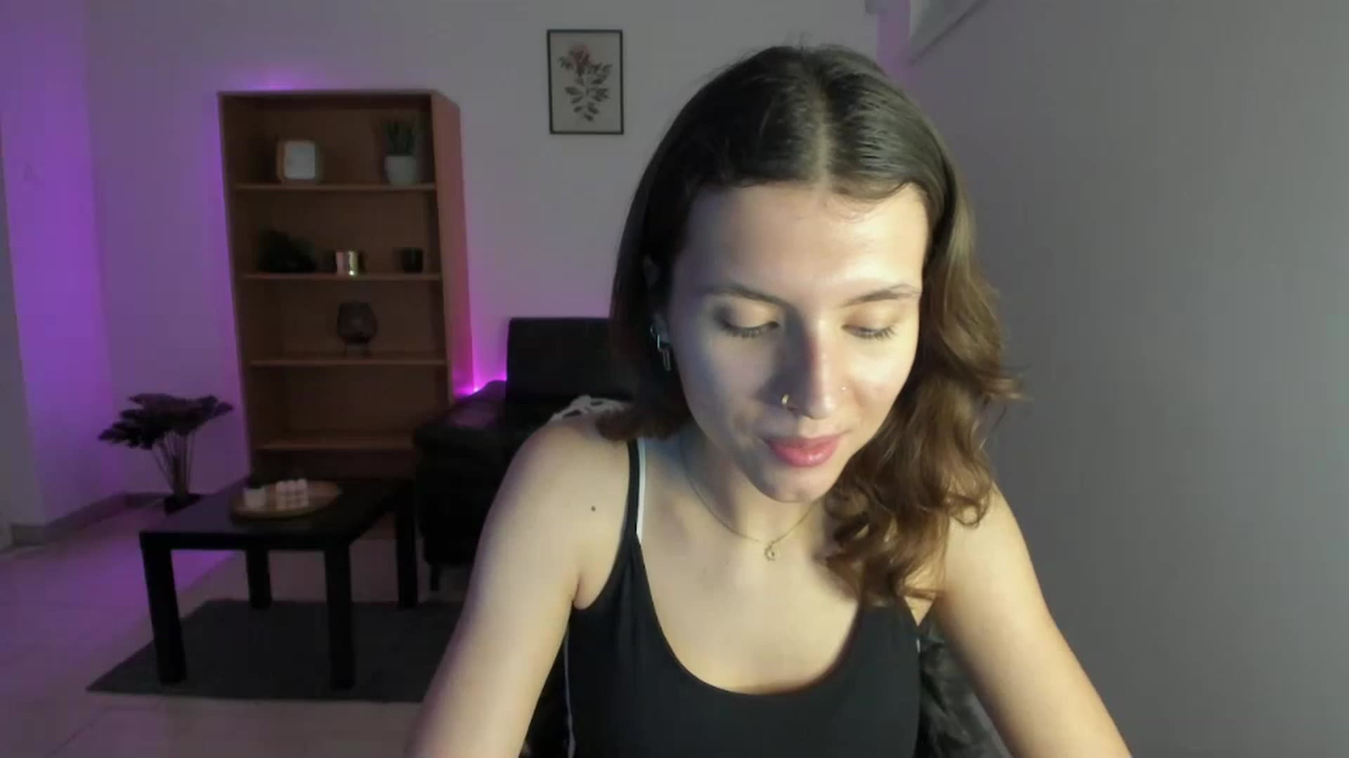 Gallery image thumbnail from SaraJaay18's myfreecams stream on, 12/19/2022, 13:37 image 10 of 20