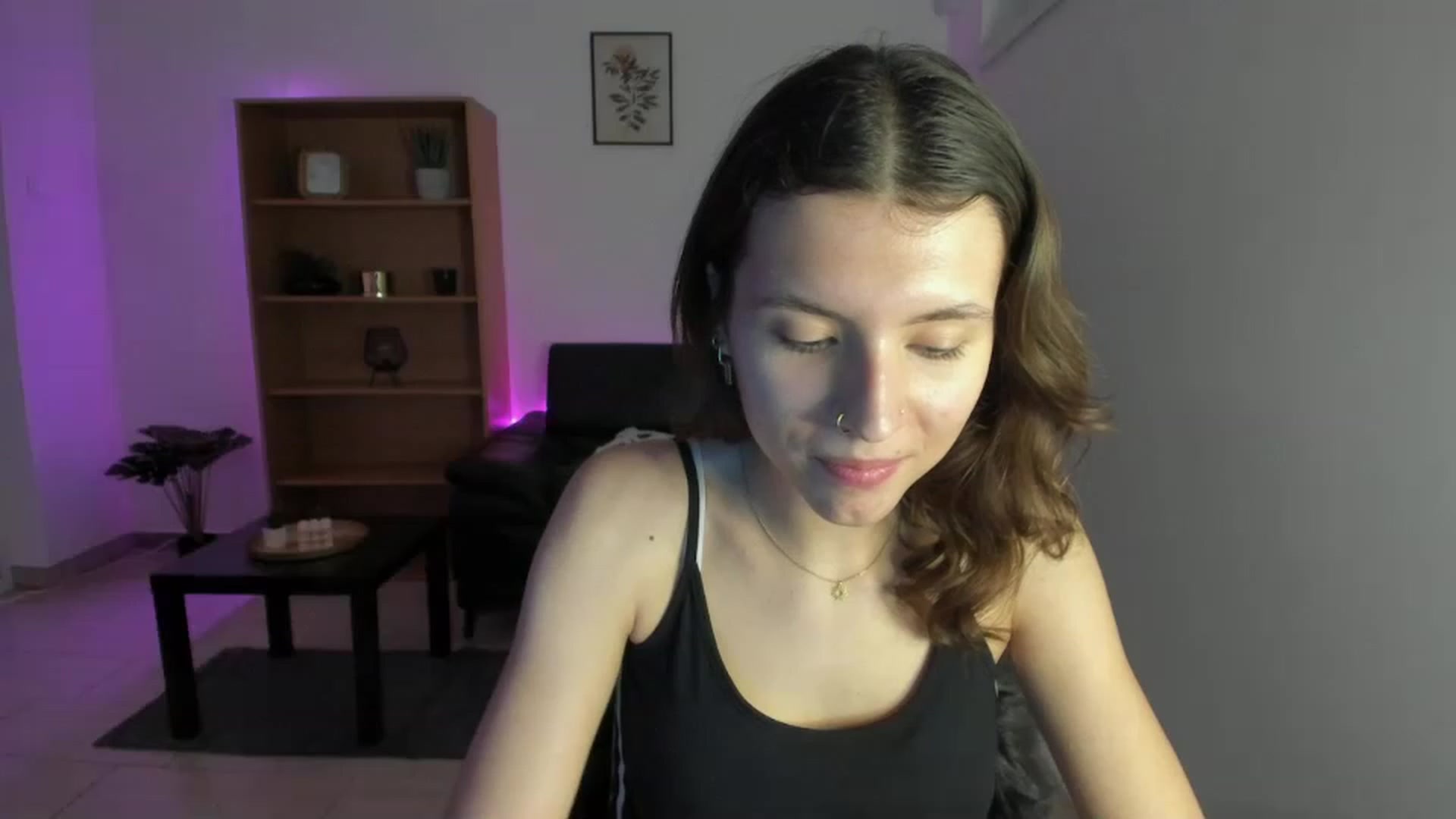 Gallery image thumbnail from SaraJaay18's myfreecams stream on, 12/19/2022, 13:37 image 14 of 20