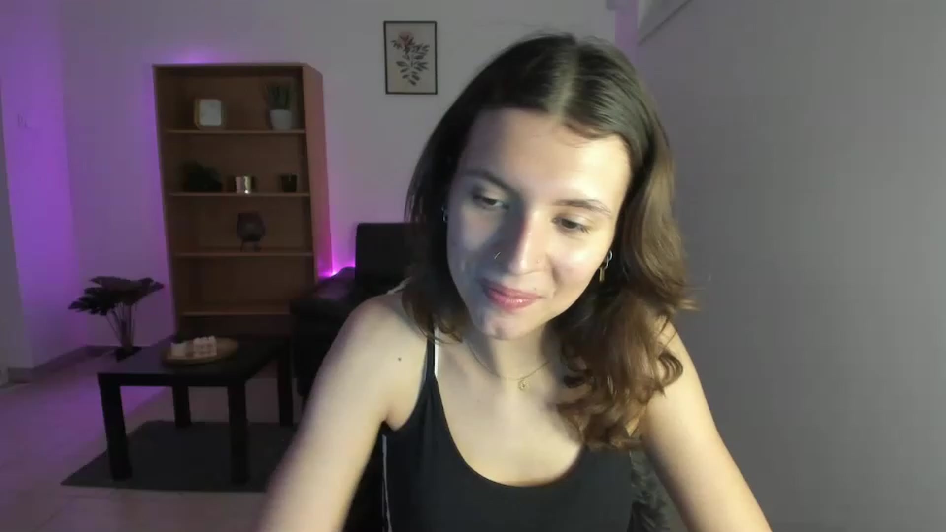 Gallery image thumbnail from SaraJaay18's myfreecams stream on, 12/19/2022, 13:37 image 1 of 20