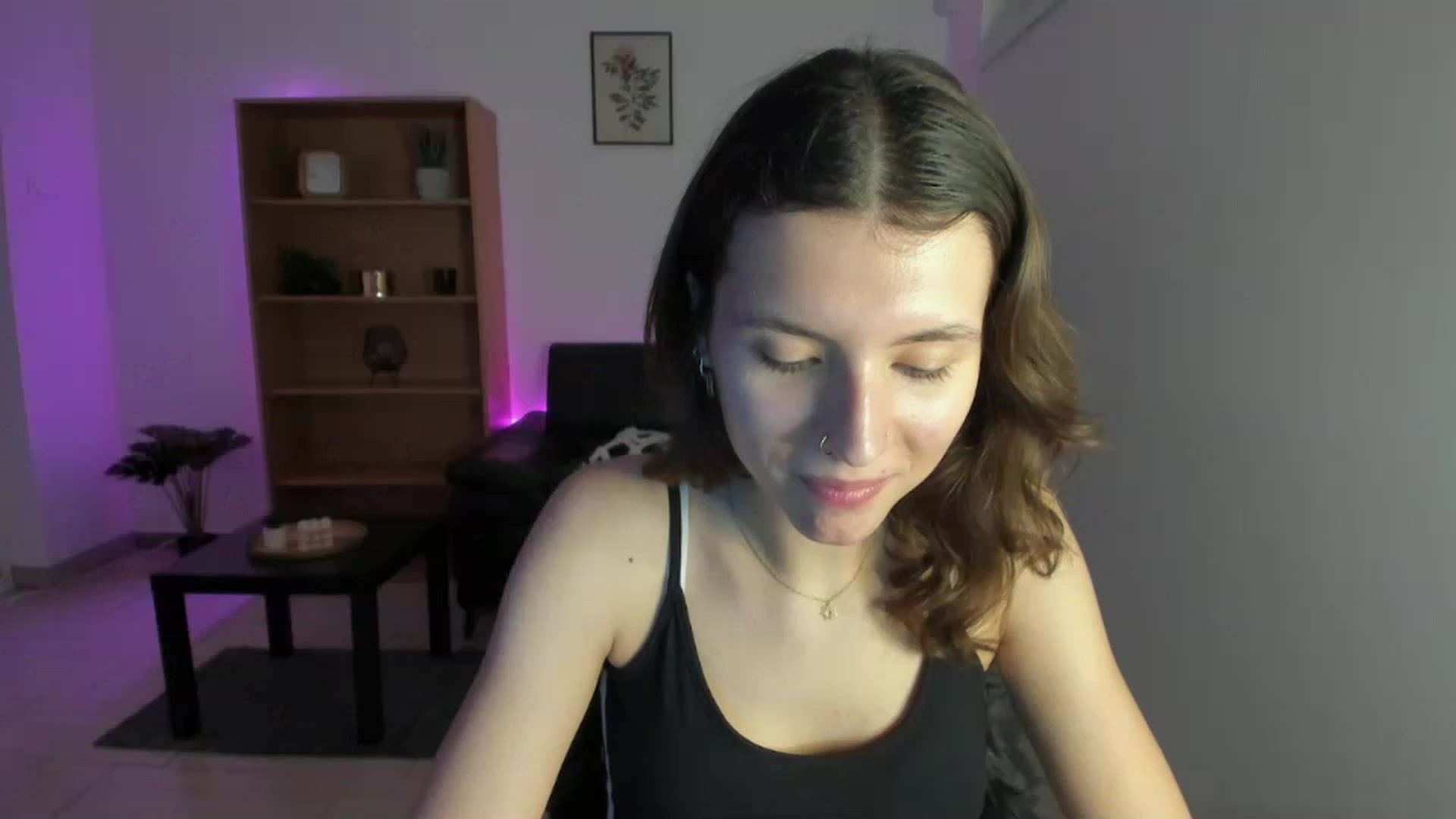 Gallery image thumbnail from SaraJaay18's myfreecams stream on, 12/19/2022, 13:37 image 19 of 20