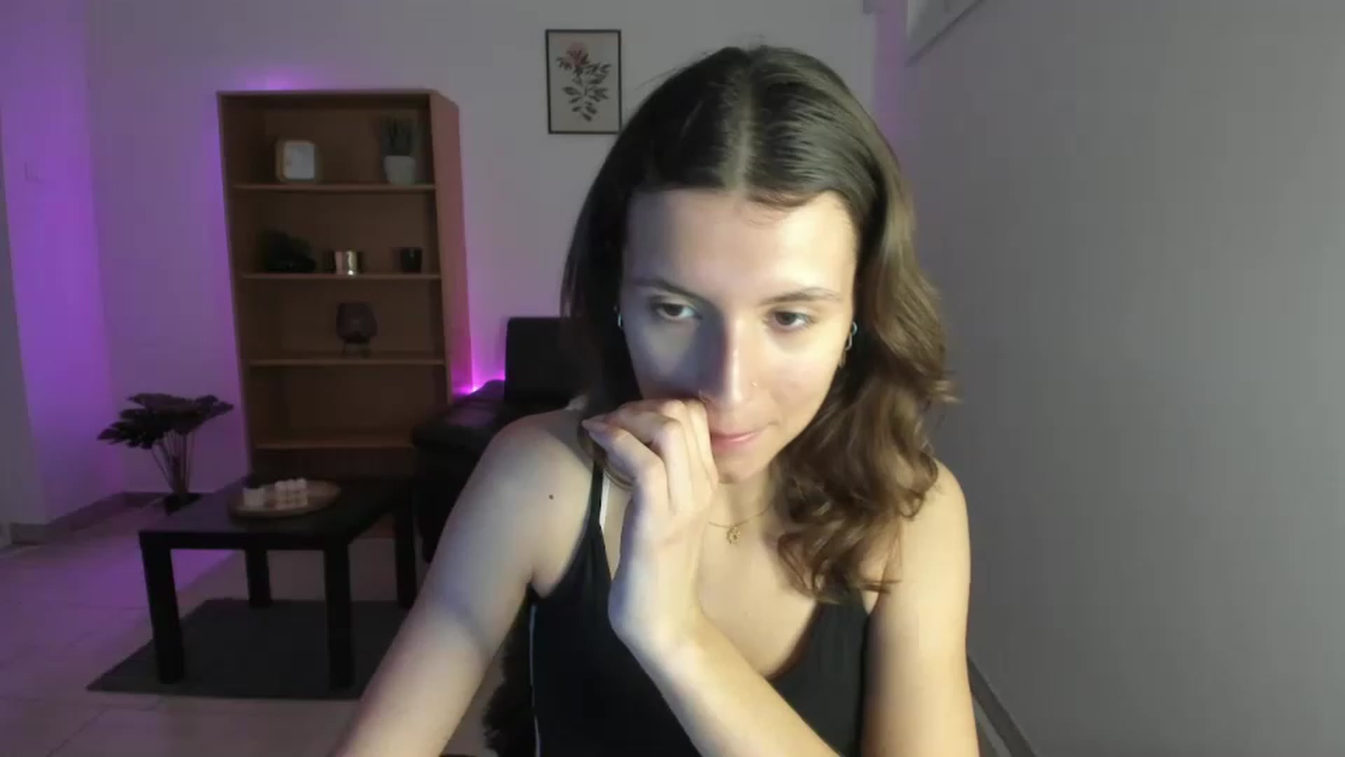 Gallery image thumbnail from SaraJaay18's myfreecams stream on, 12/19/2022, 13:37 image 2 of 20
