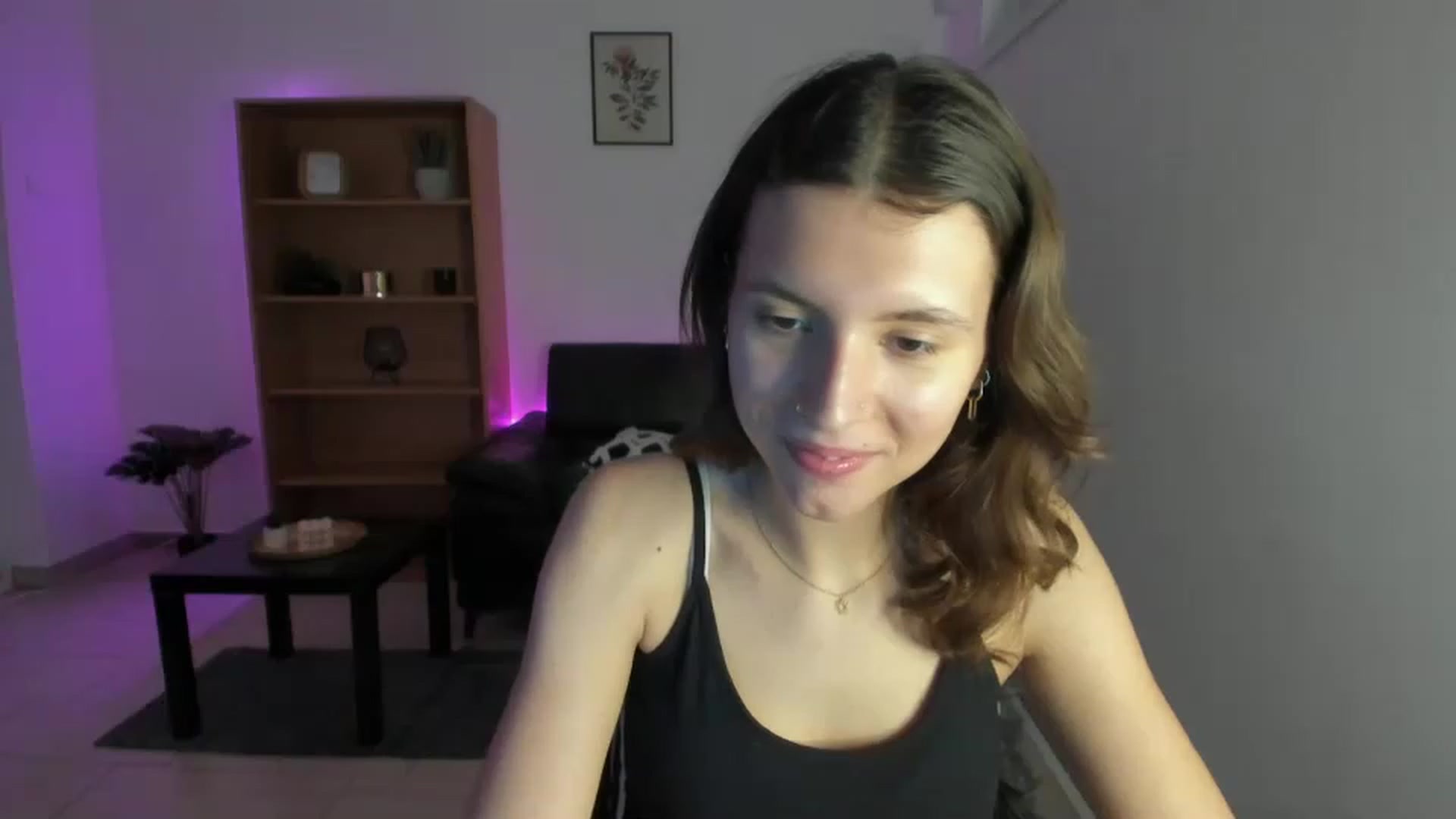 Gallery image thumbnail from SaraJaay18's myfreecams stream on, 12/19/2022, 13:37 image 17 of 20