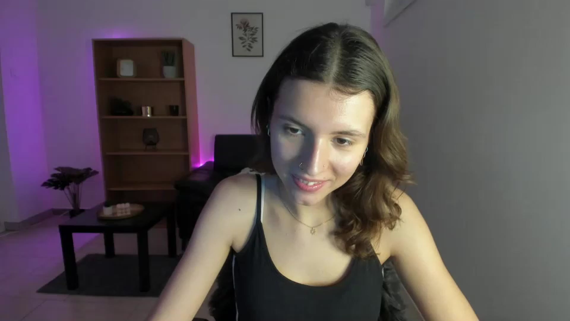 Gallery image thumbnail from SaraJaay18's myfreecams stream on, 12/19/2022, 13:37 image 15 of 20