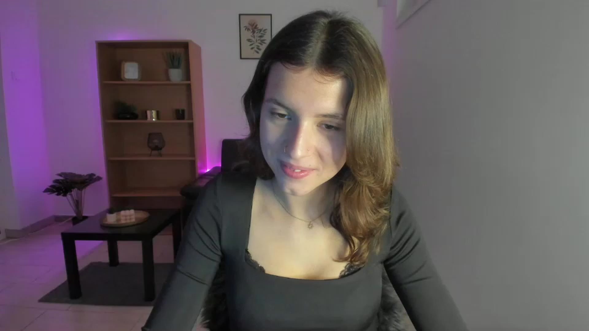 Gallery image thumbnail from SaraJaay18's myfreecams stream on, 12/21/2022, 10:17 image 4 of 20
