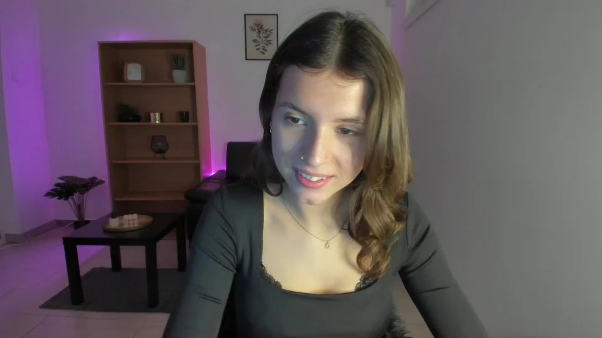Gallery image thumbnail from SaraJaay18's myfreecams stream on, 12/21/2022, 10:17 image 15 of 20