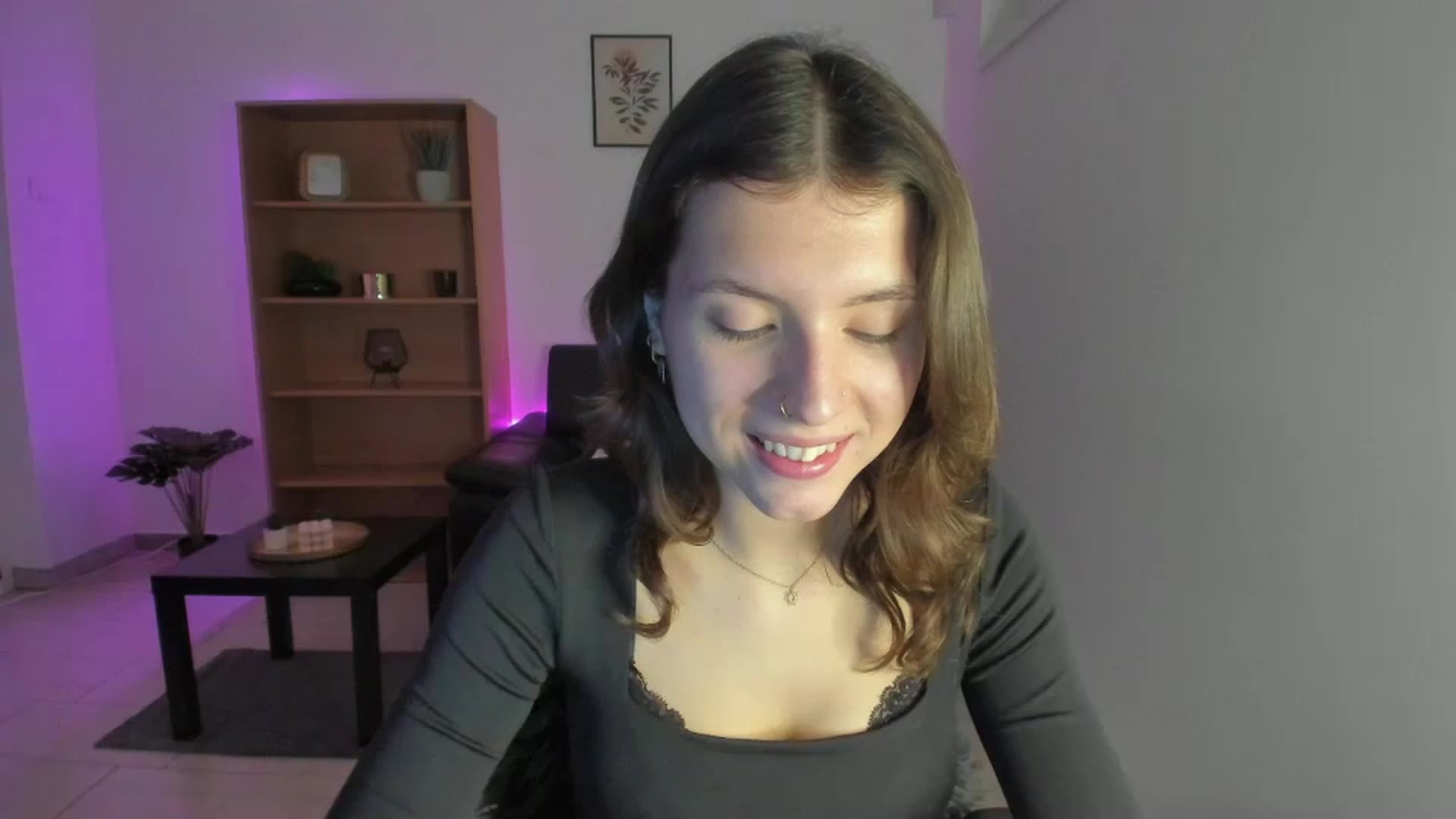 Gallery image thumbnail from SaraJaay18's myfreecams stream on, 12/21/2022, 10:17 image 3 of 20