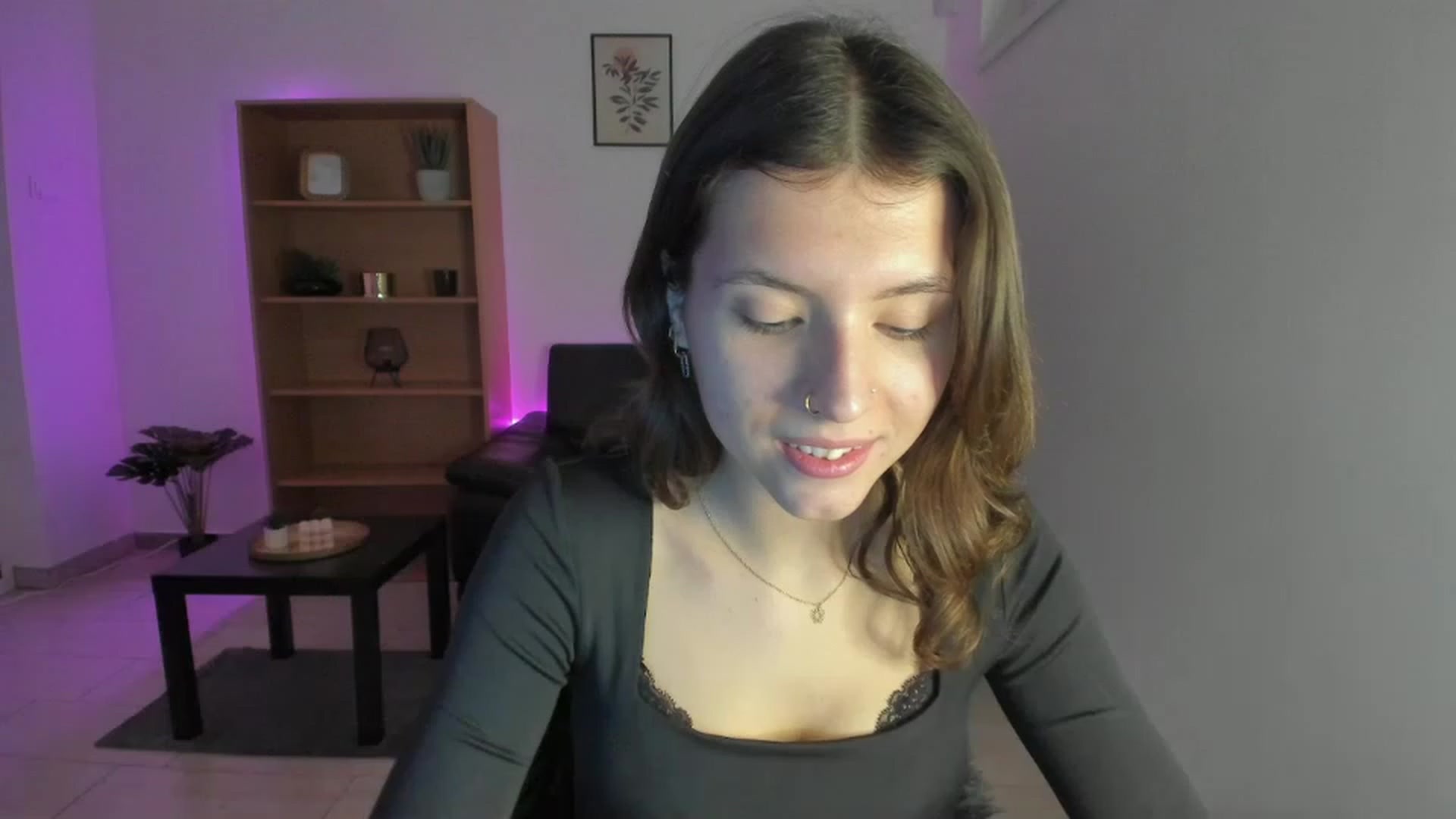 Gallery image thumbnail from SaraJaay18's myfreecams stream on, 12/21/2022, 10:17 image 17 of 20