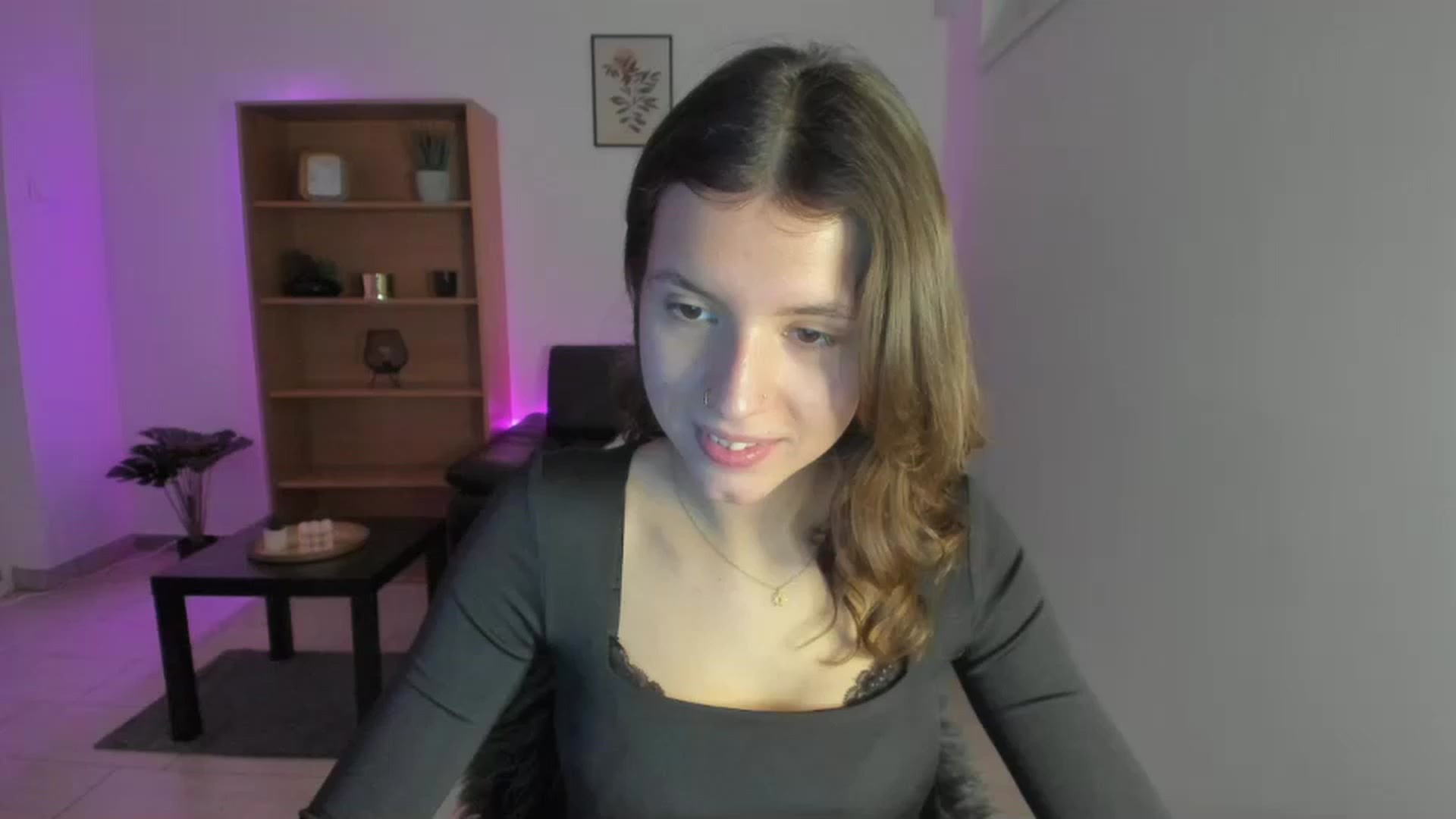 Gallery image thumbnail from SaraJaay18's myfreecams stream on, 12/21/2022, 10:17 image 14 of 20