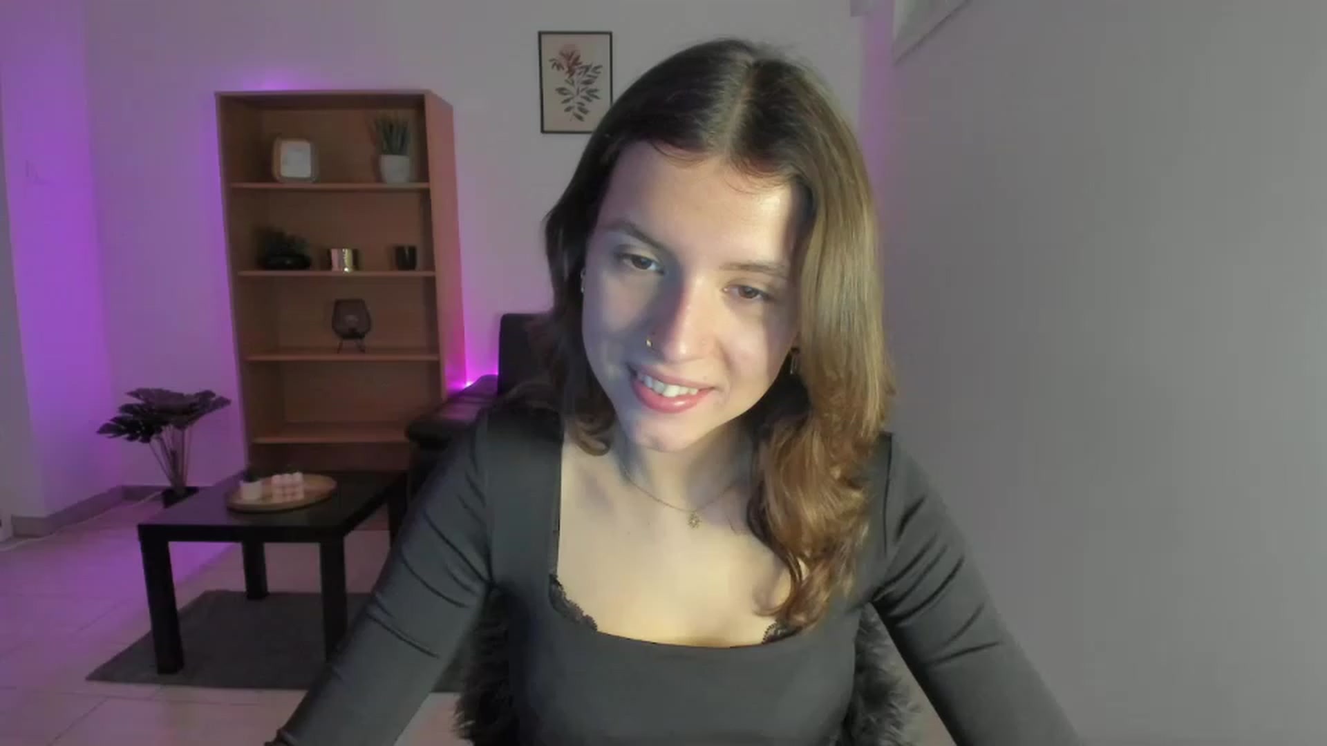 Gallery image thumbnail from SaraJaay18's myfreecams stream on, 12/21/2022, 10:17 image 2 of 20