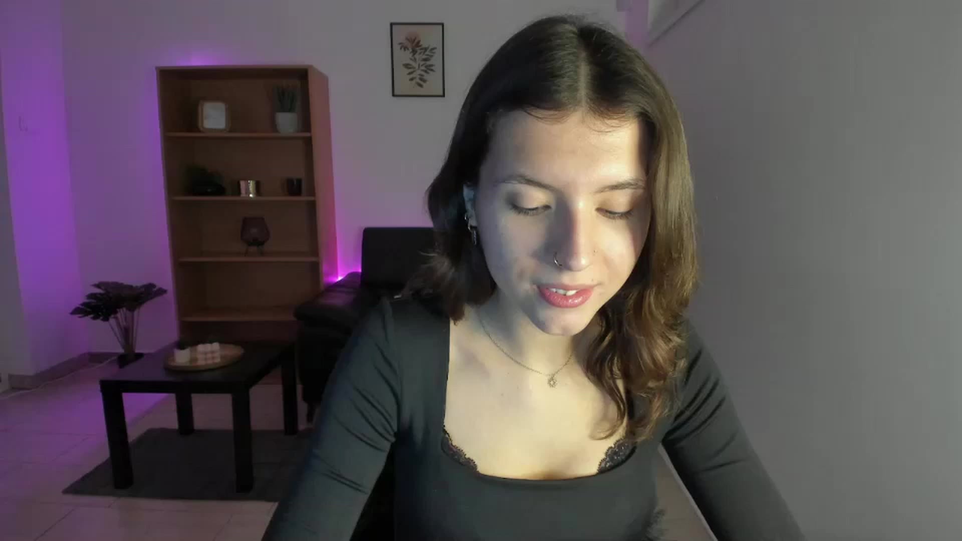 Gallery image thumbnail from SaraJaay18's myfreecams stream on, 12/21/2022, 10:17 image 5 of 20