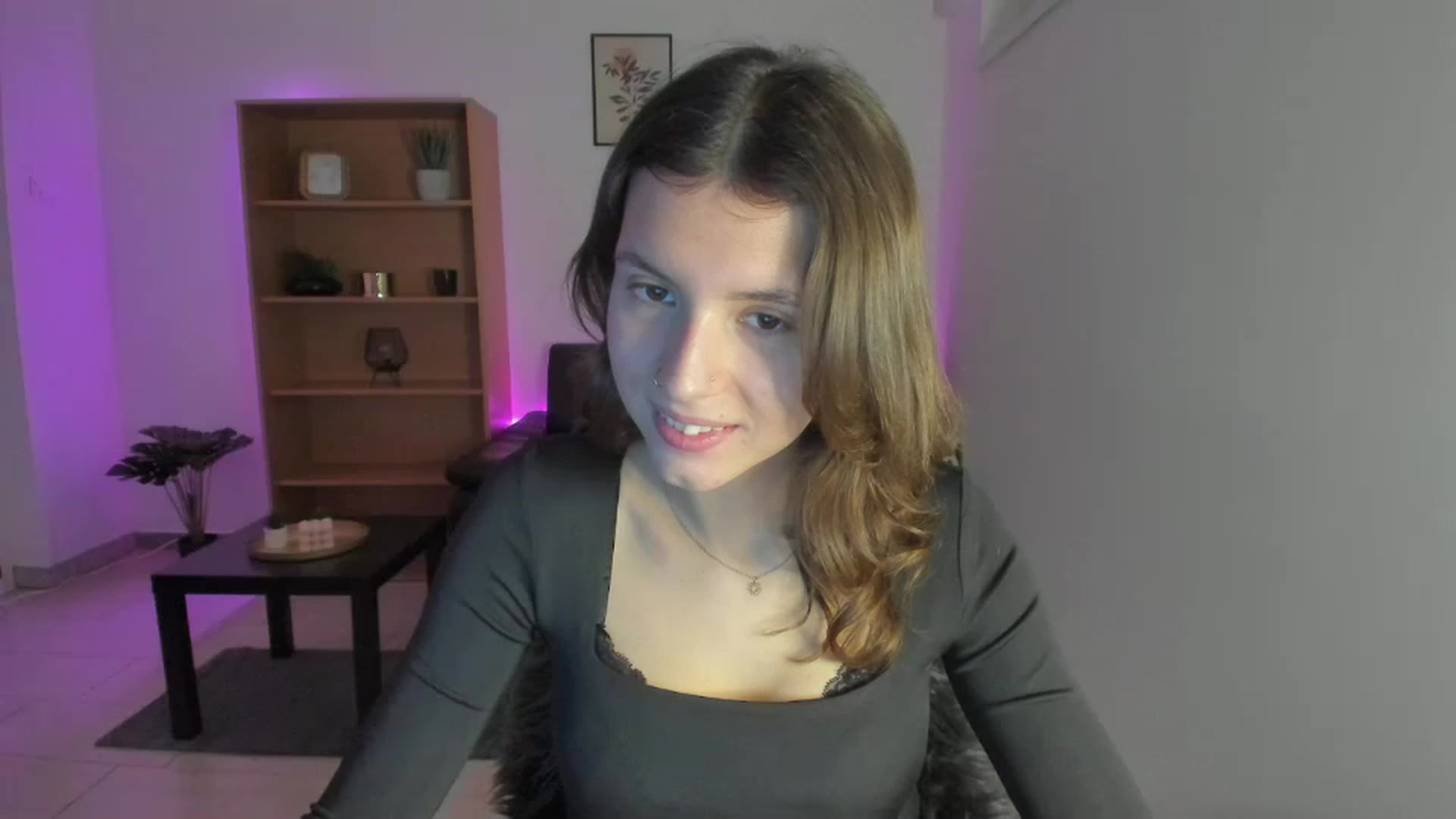 Gallery image thumbnail from SaraJaay18's myfreecams stream on, 12/21/2022, 10:17 image 13 of 20