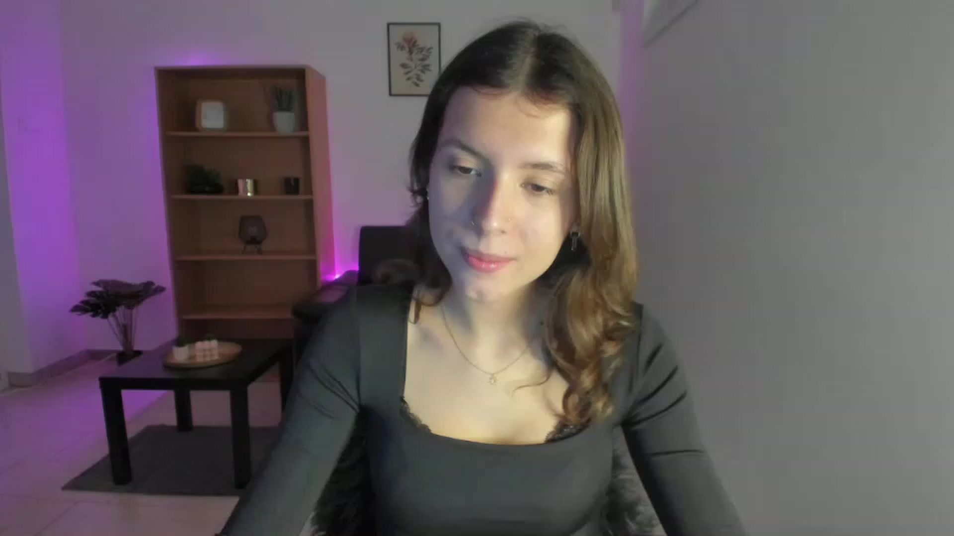 Gallery image thumbnail from SaraJaay18's myfreecams stream on, 12/21/2022, 10:17 image 9 of 20