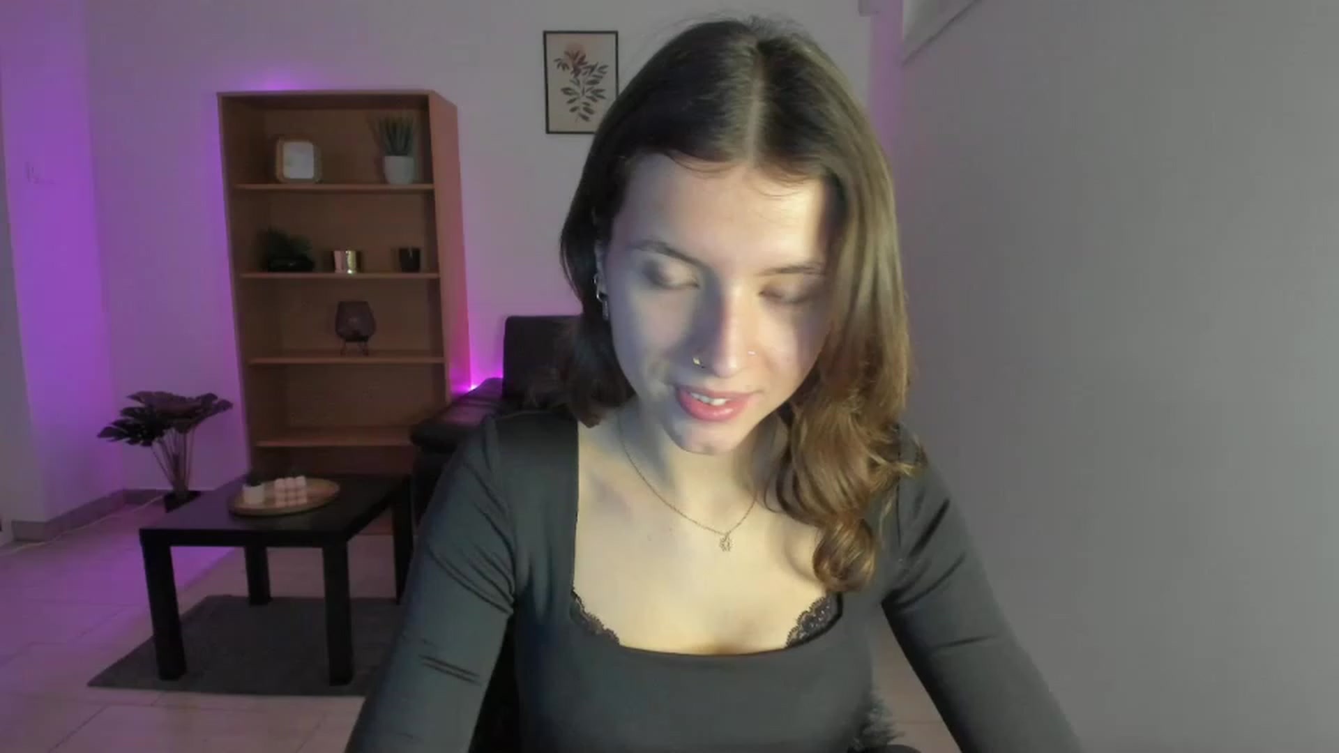 Gallery image thumbnail from SaraJaay18's myfreecams stream on, 12/21/2022, 10:17 image 16 of 20