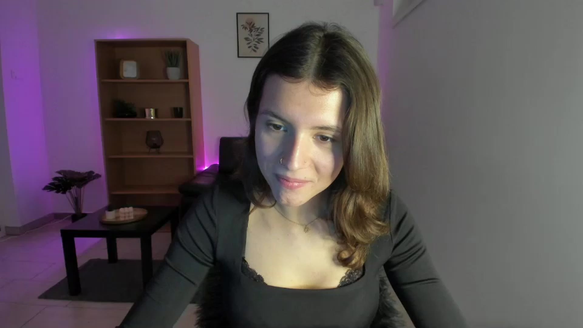 Gallery image thumbnail from SaraJaay18's myfreecams stream on, 12/21/2022, 11:39 image 6 of 20