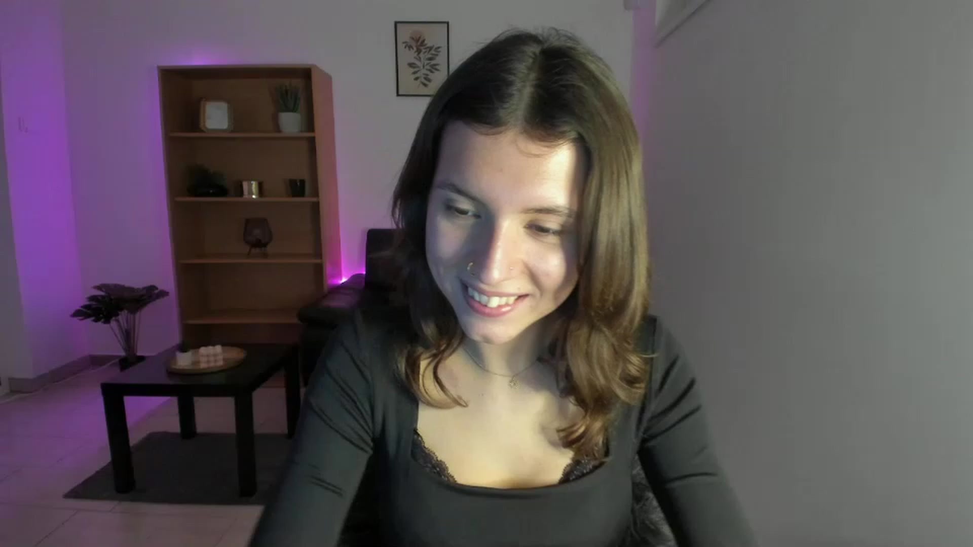 Gallery image thumbnail from SaraJaay18's myfreecams stream on, 12/21/2022, 11:39 image 19 of 20